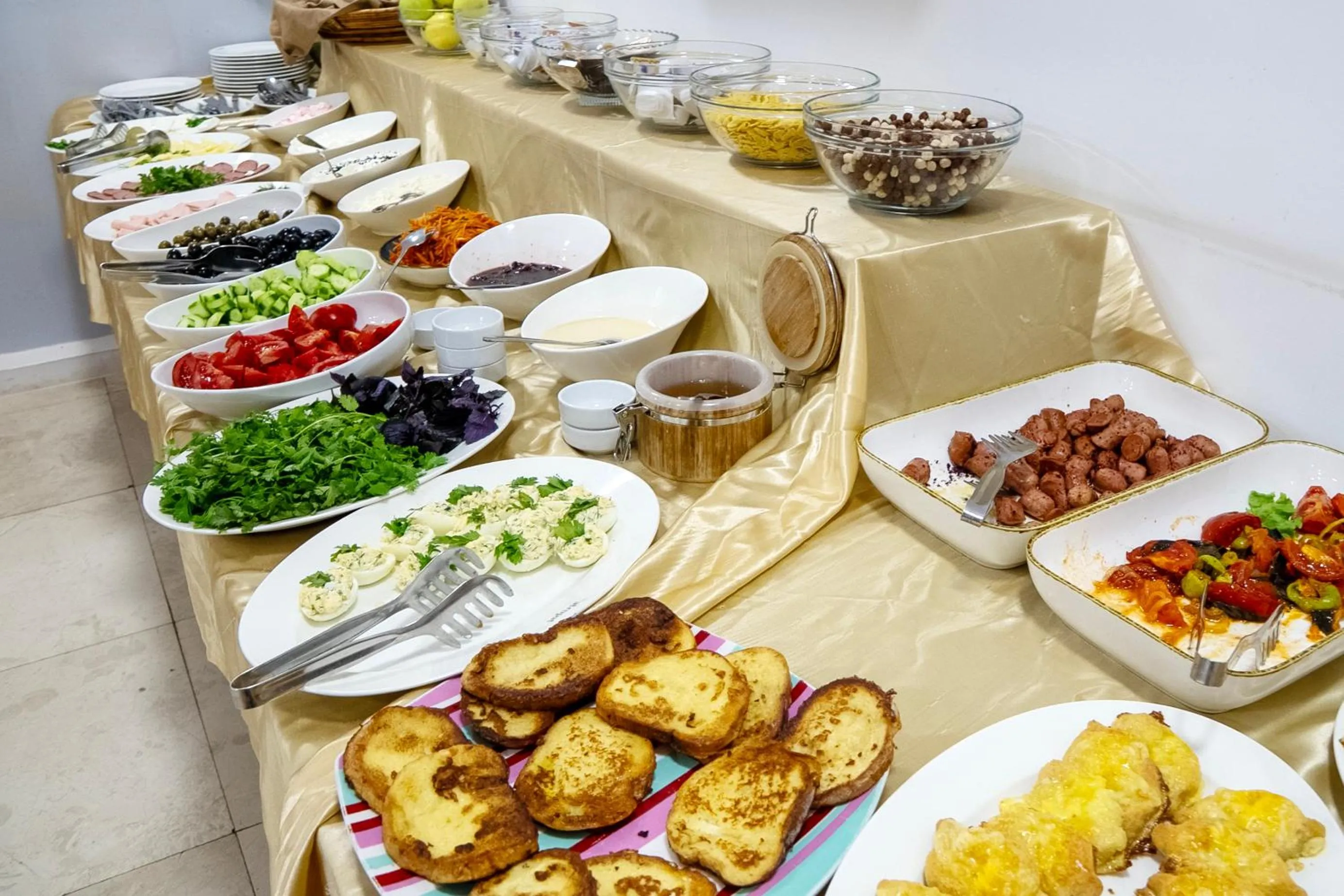 Breakfast in Atropat Old City Hotel