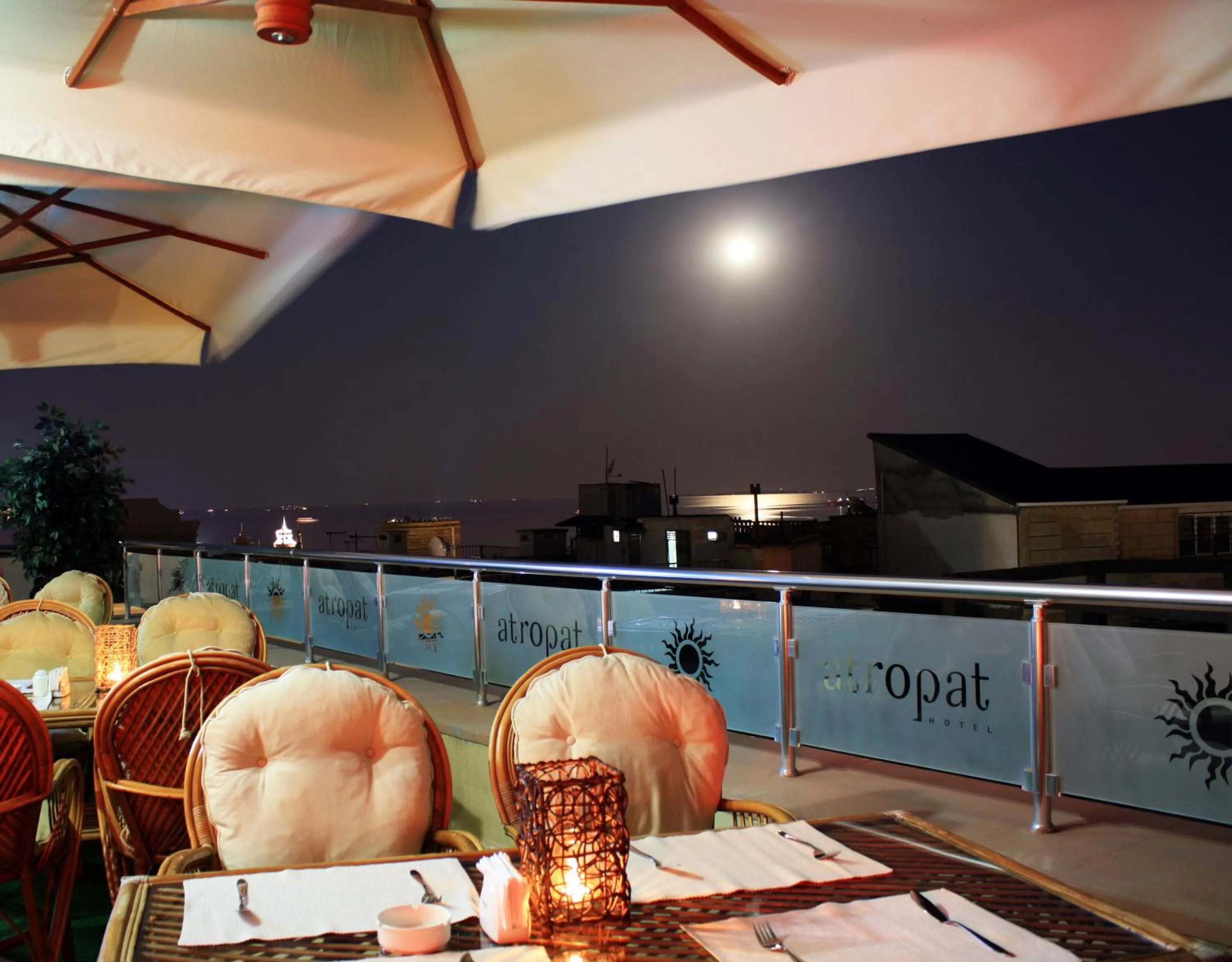 Lounge or bar in Atropat Old City Hotel