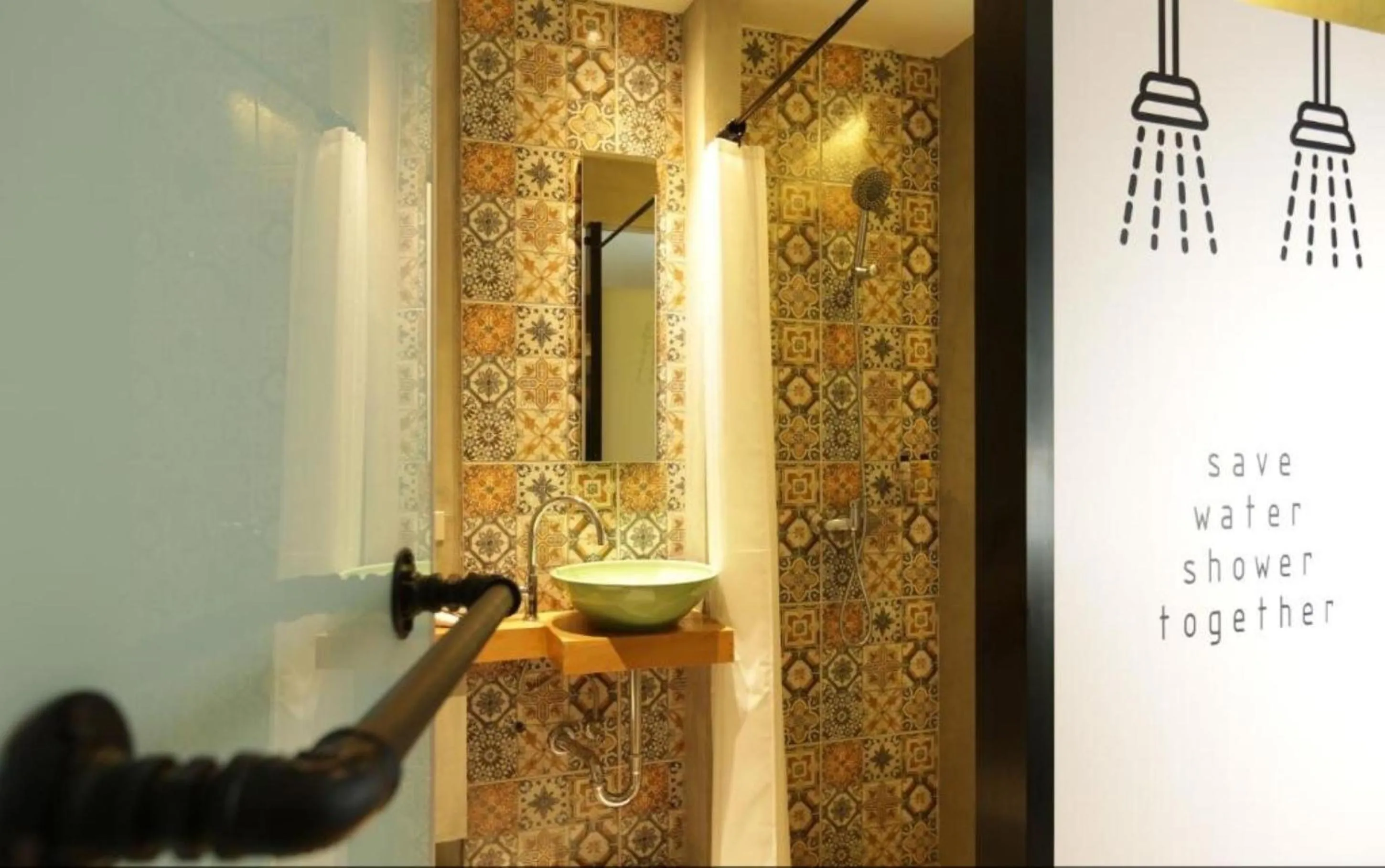 Shower in Nandha Hotel