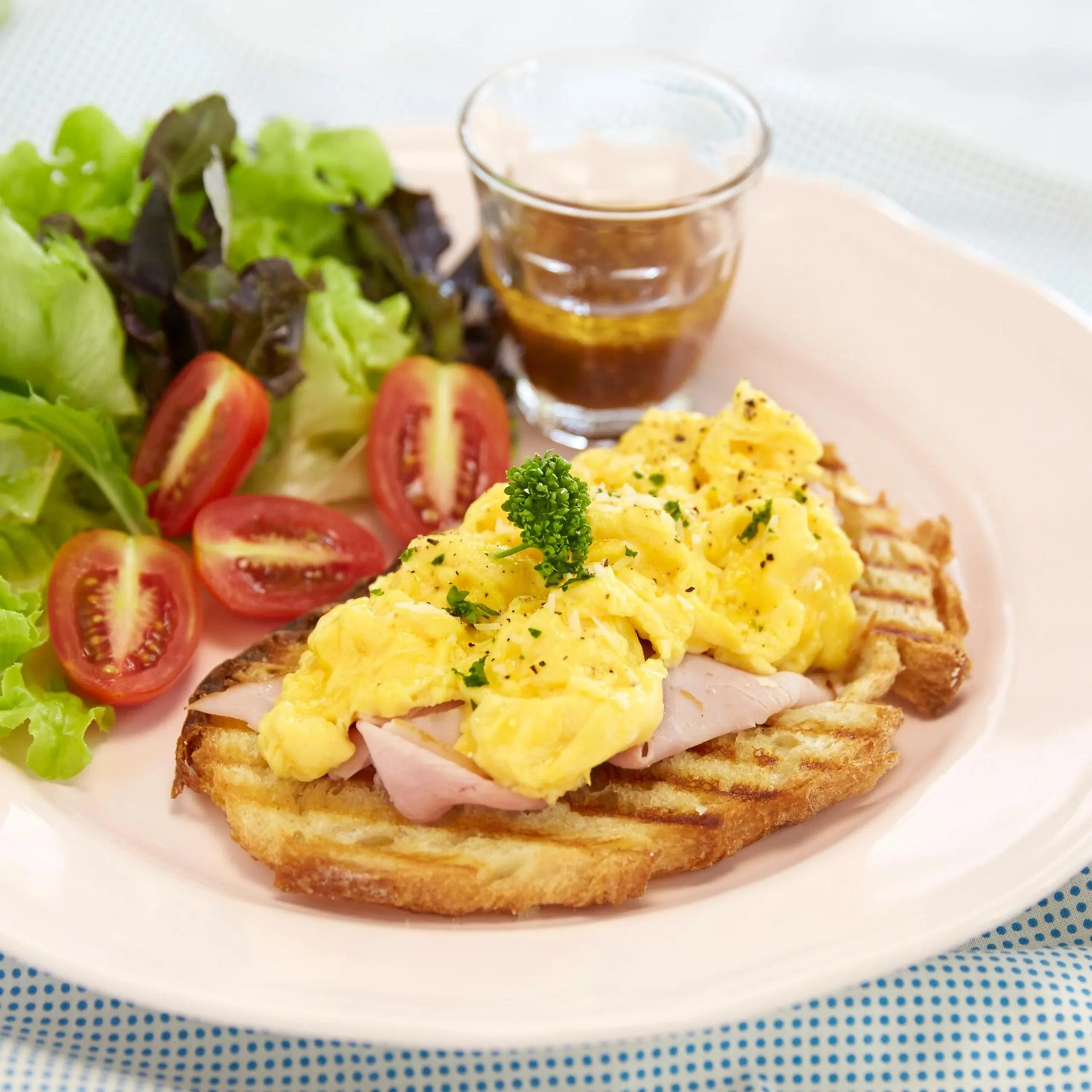 Restaurant/places to eat in Nandha Hotel