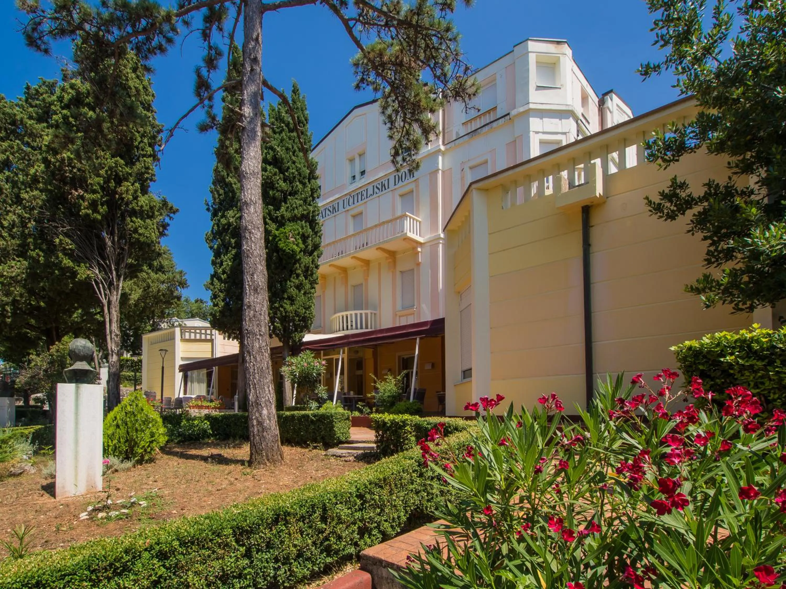 Property building in Hotel Vila Ružica- glavna zgrada i depandanse