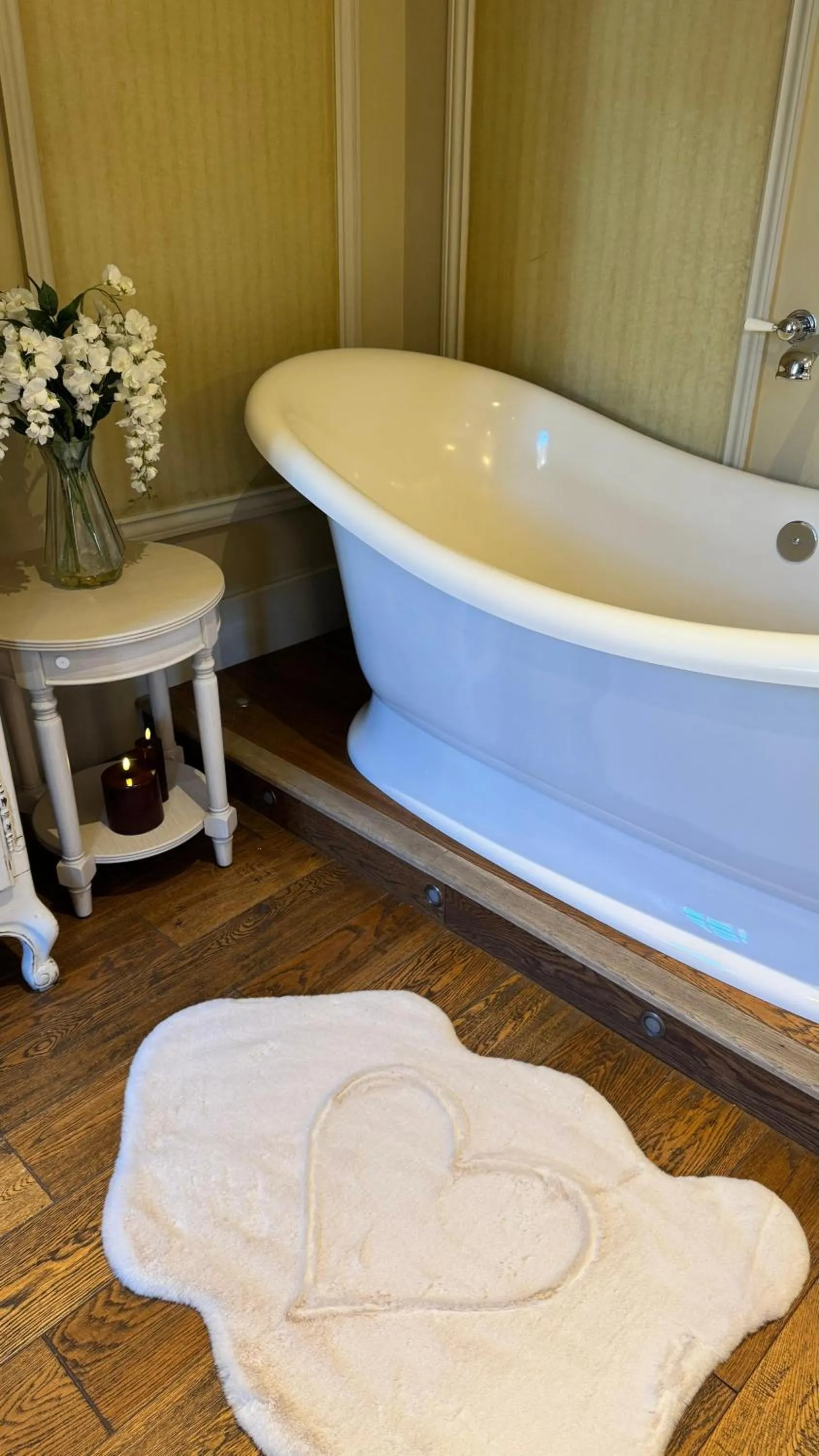 Bathroom in No.64 at the Joiners