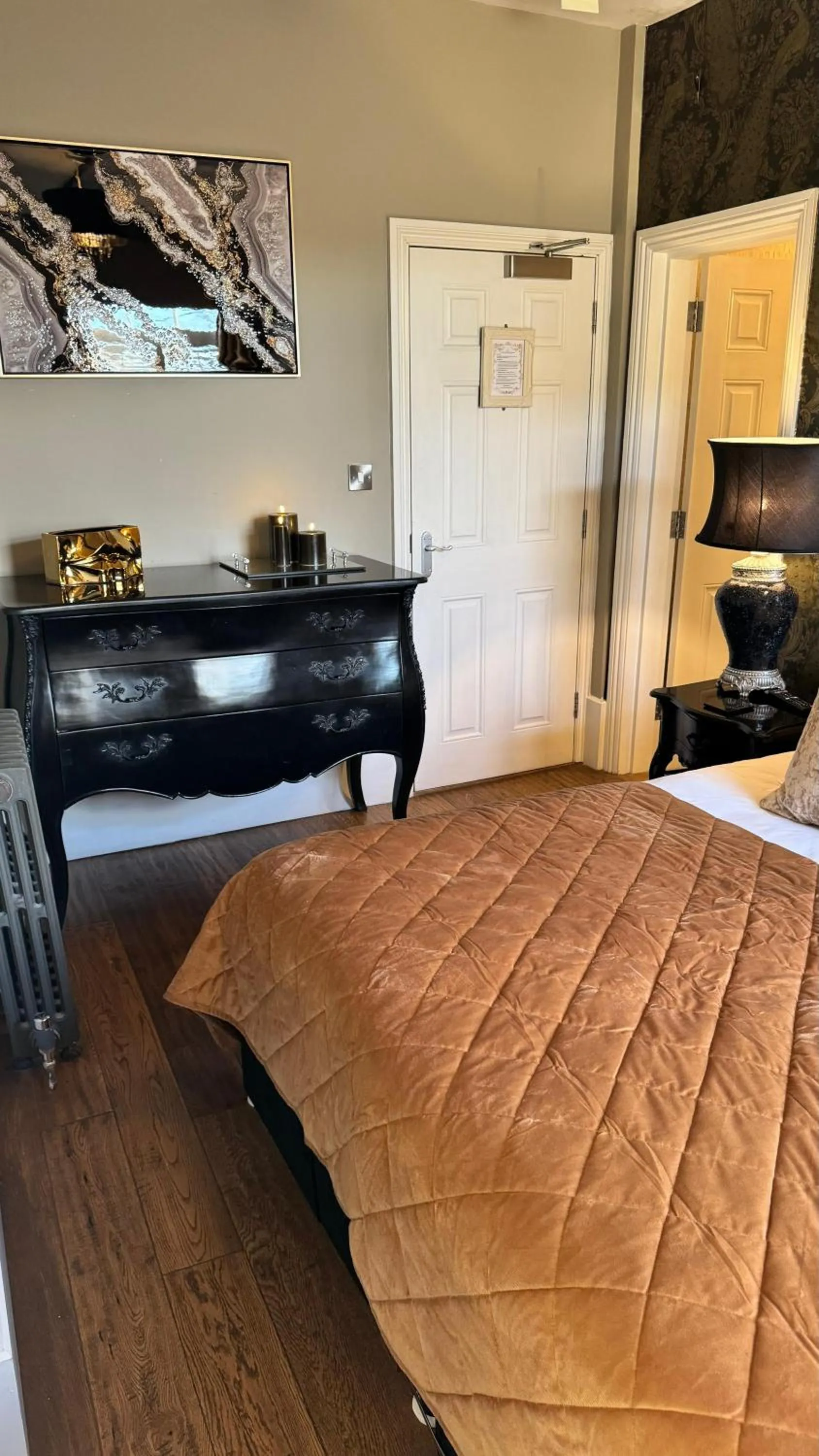 Bed in No.64 at the Joiners