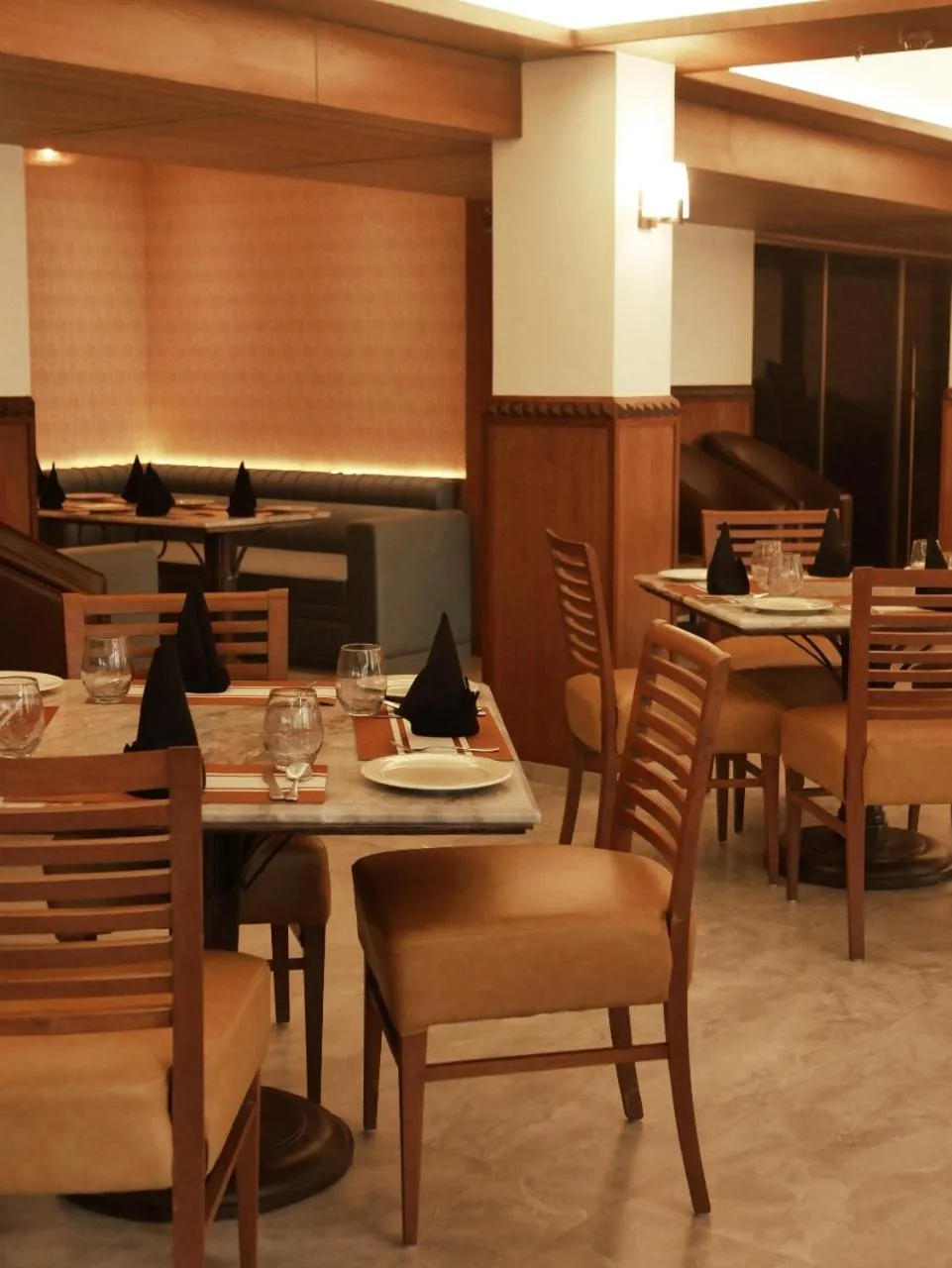 Restaurant/places to eat in Hotel Amar