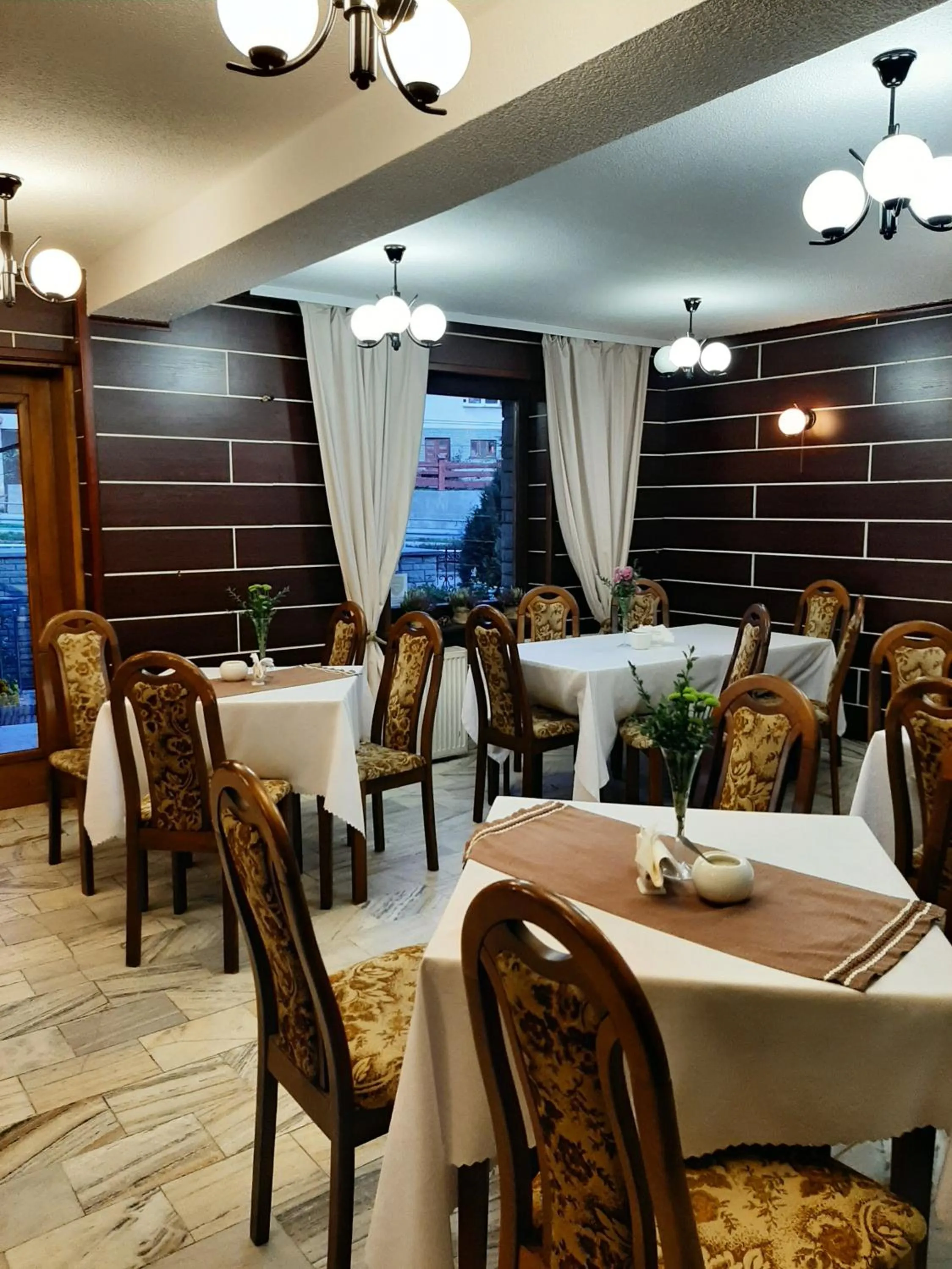 Restaurant/places to eat in Pensjonat MALWA