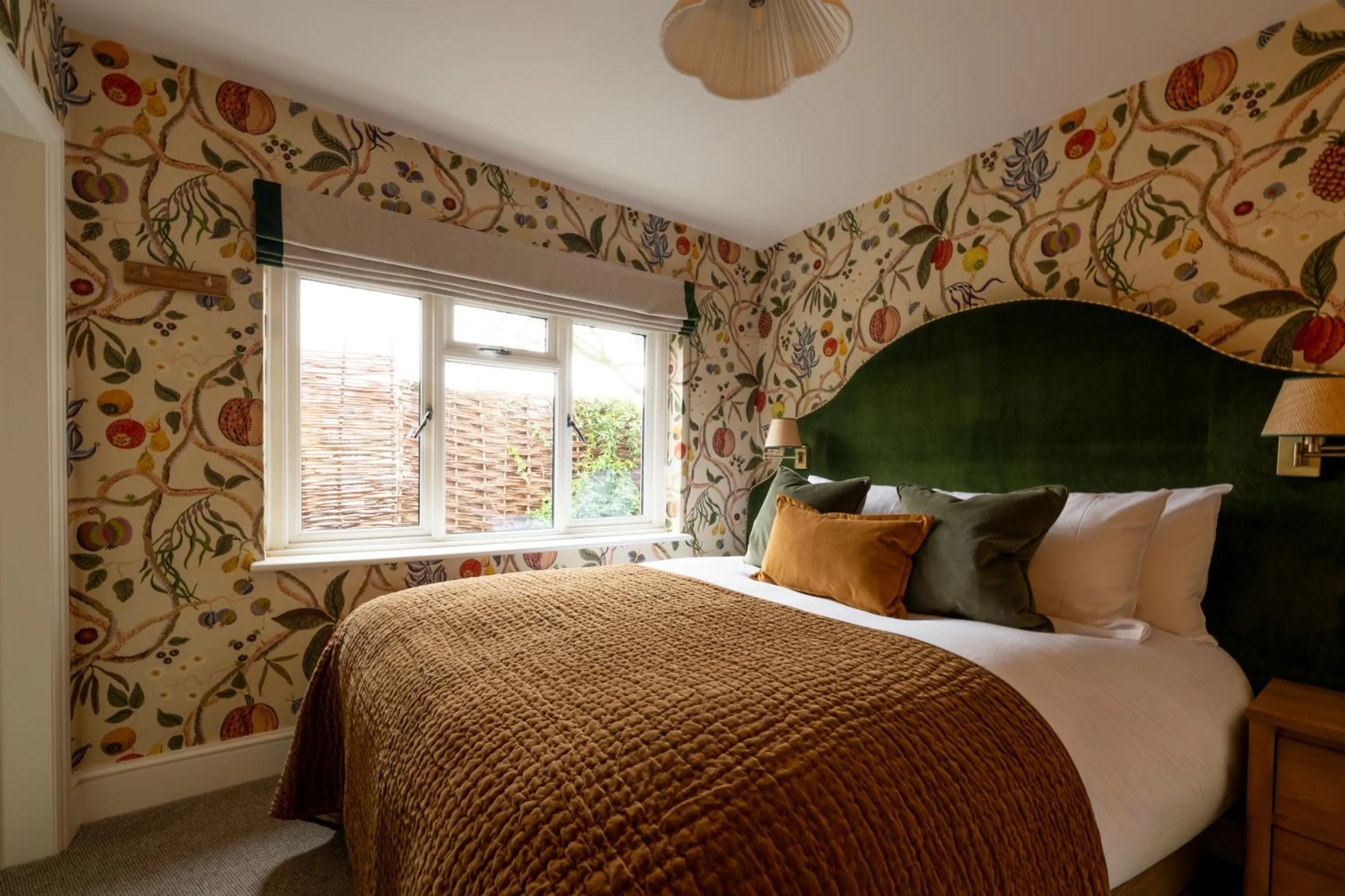 Bed in Bel and The Dragon-Cookham