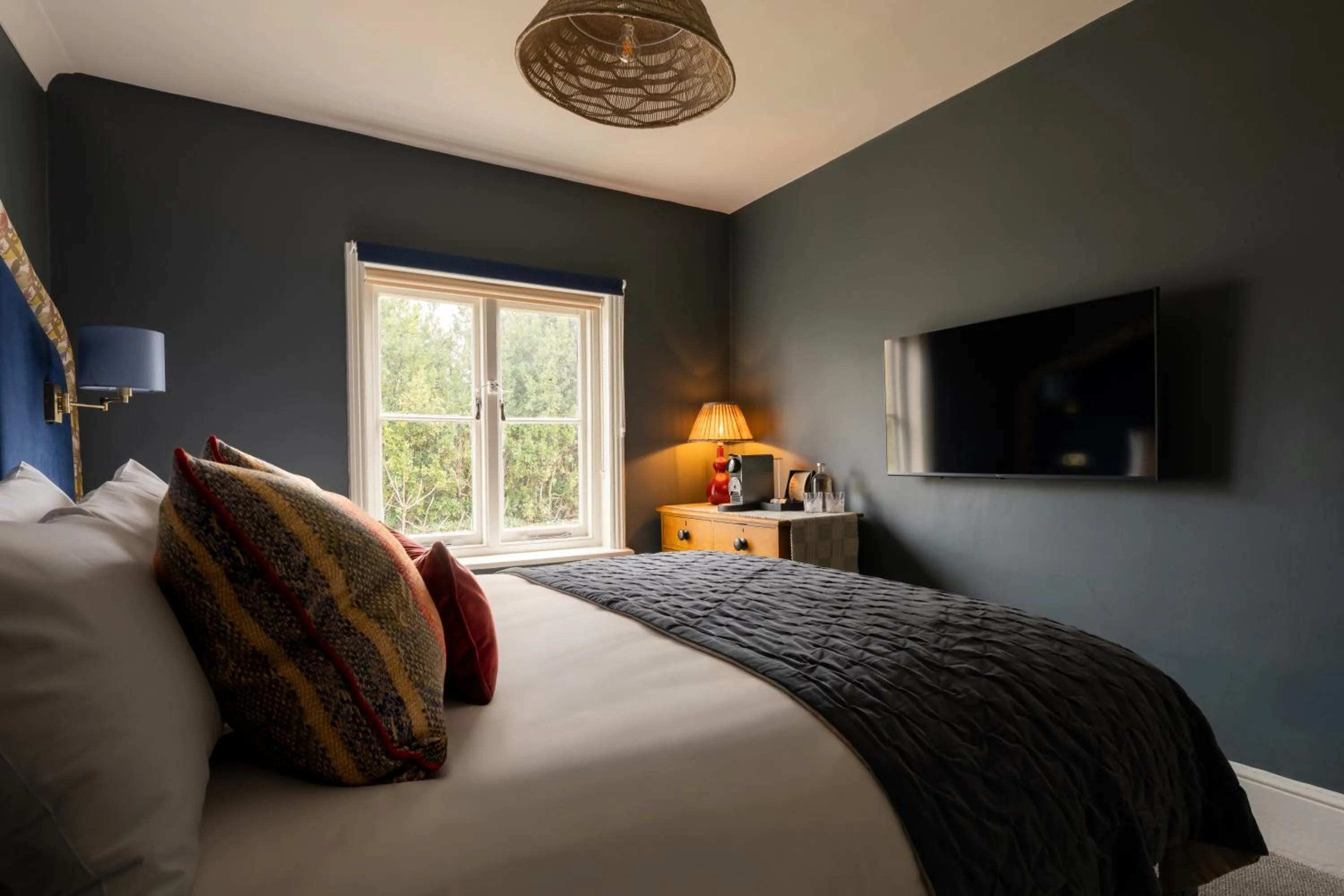 Bed in Bel and The Dragon-Cookham