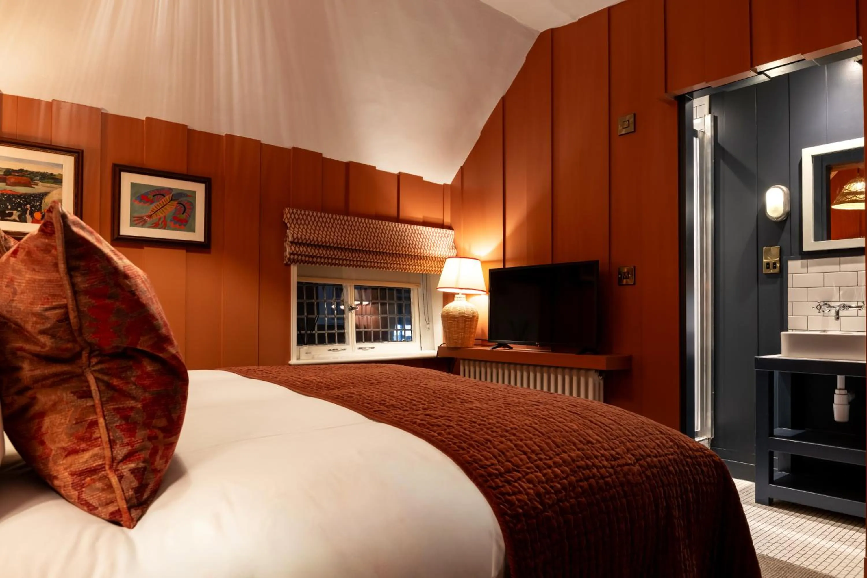 Bed in Bel and The Dragon-Cookham