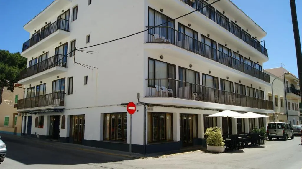 Facade/entrance in Hotel Alfonso