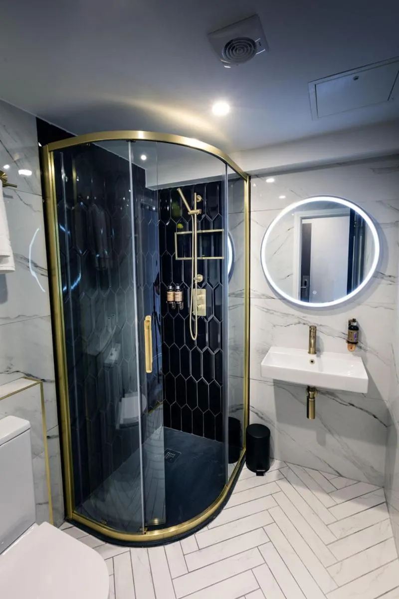 Shower in The Ferryman Townhouse
