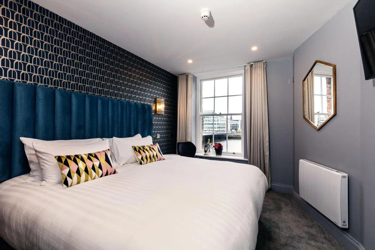 Bedroom, Bed in The Ferryman Townhouse
