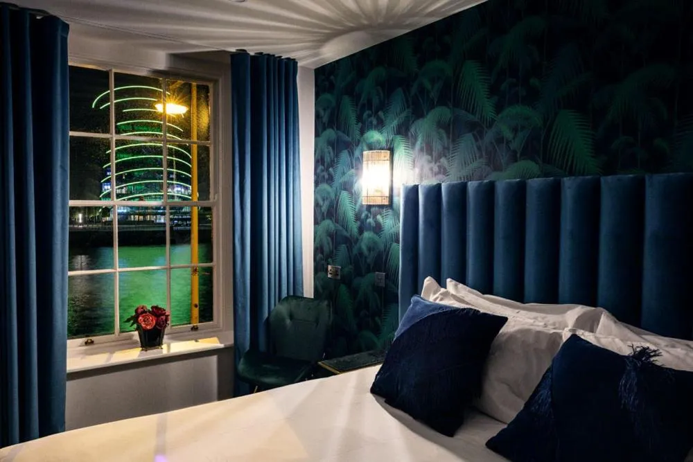 Bedroom, Bed in The Ferryman Townhouse