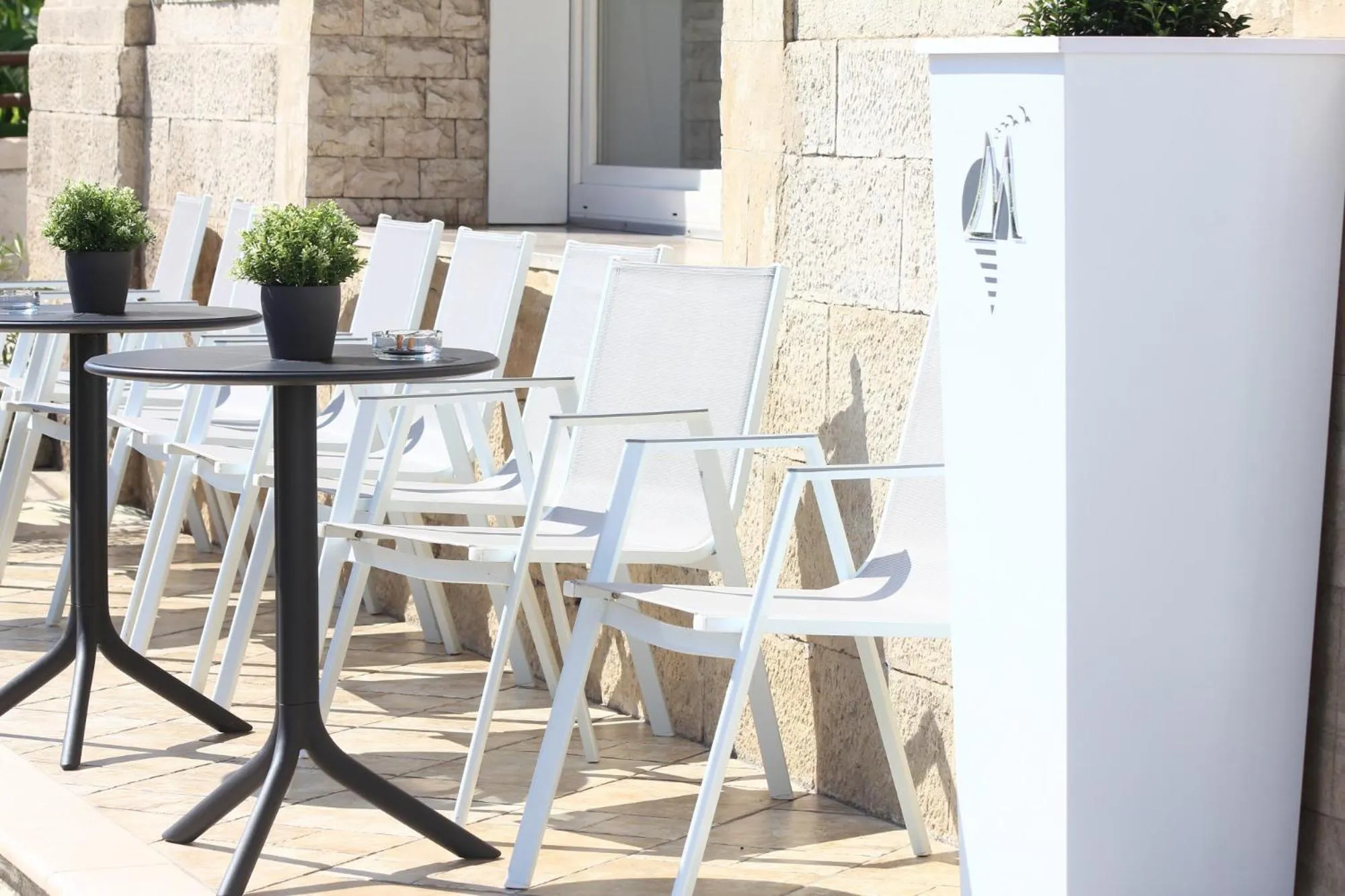 Facade/entrance, Balcony/Terrace in Hotel Miramare