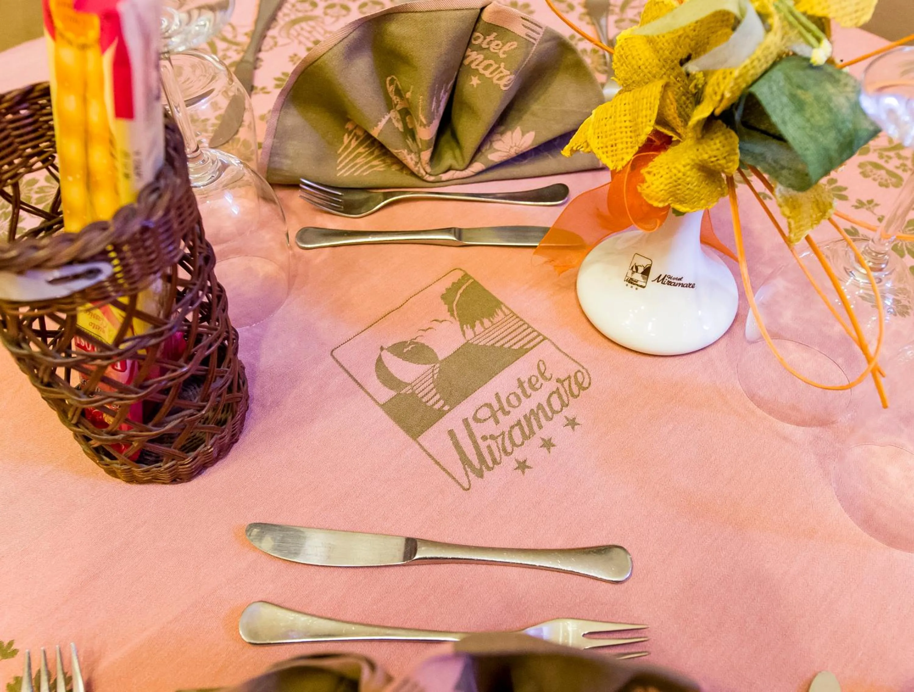 Restaurant/places to eat, Food in Hotel Miramare