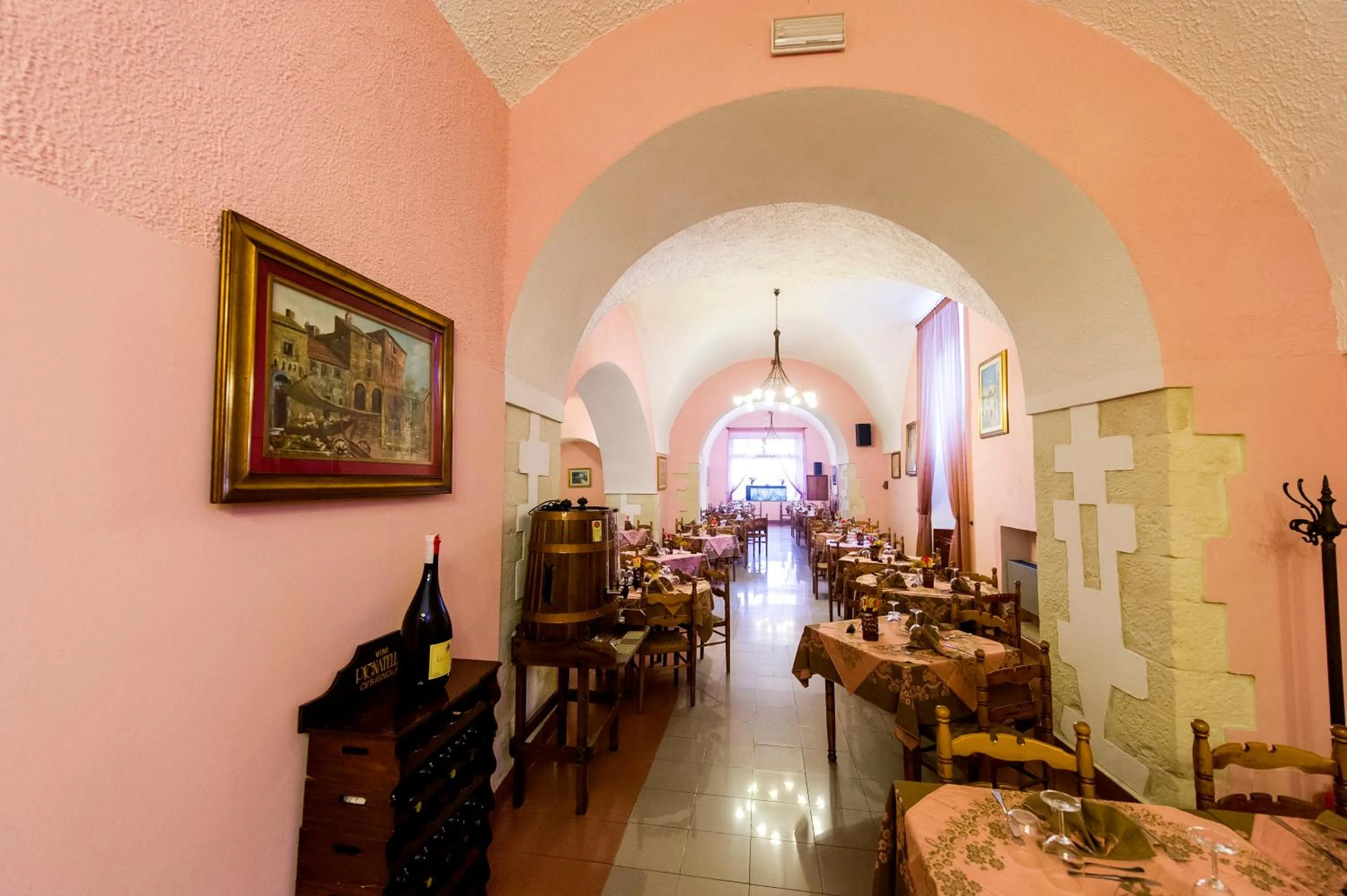 Restaurant/Places to Eat in Hotel Miramare