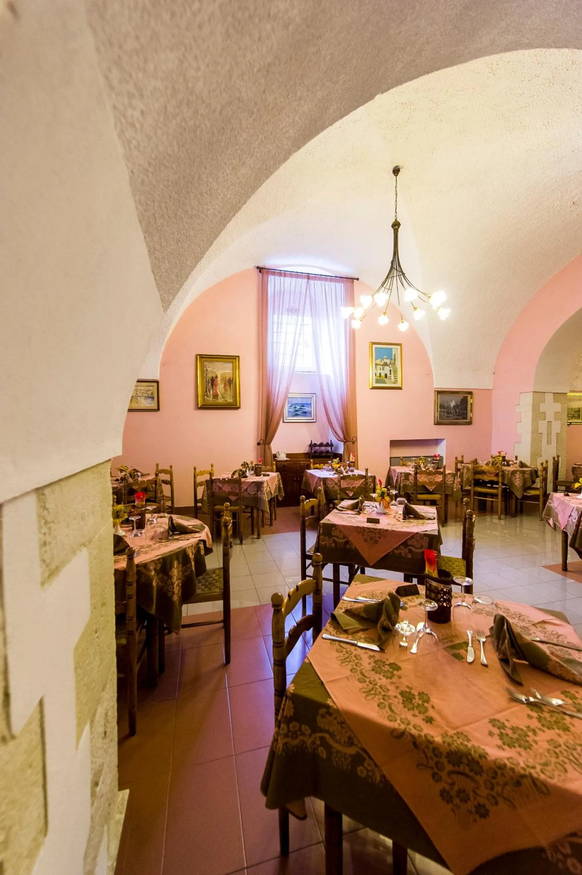 Restaurant/Places to Eat in Hotel Miramare