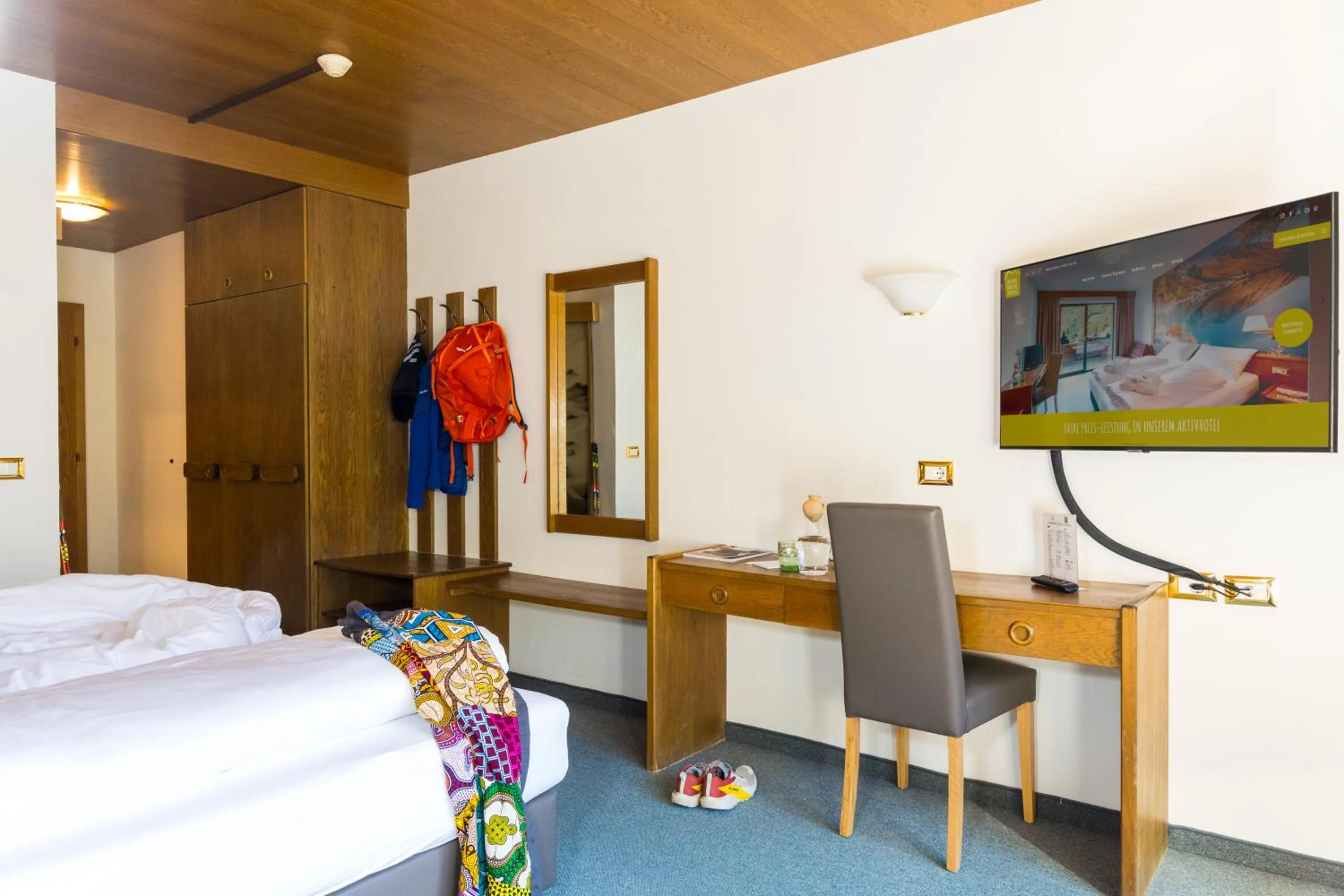 Photo of the whole room, Bed in Berghotel Tyrol