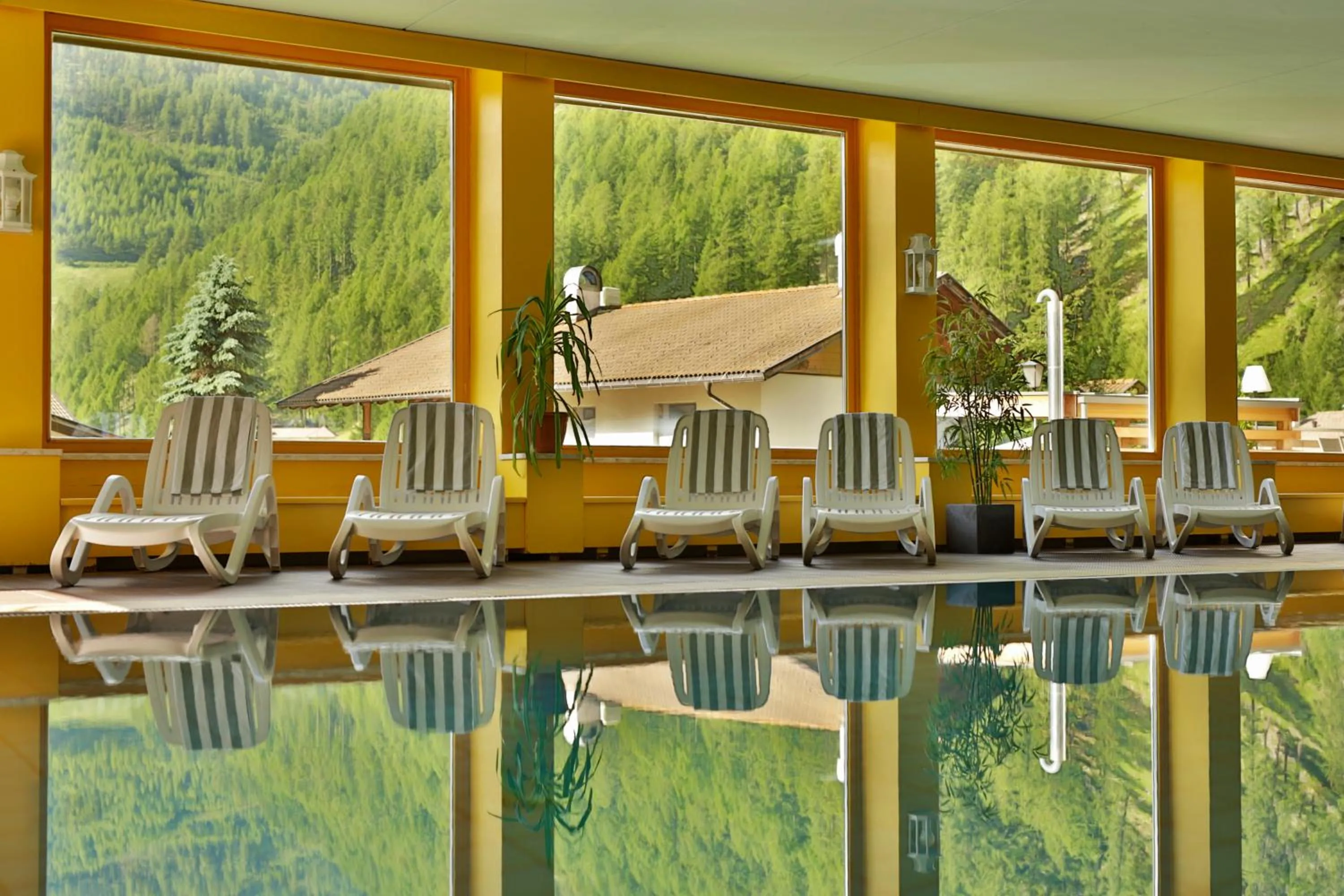 Swimming pool in Berghotel Tyrol