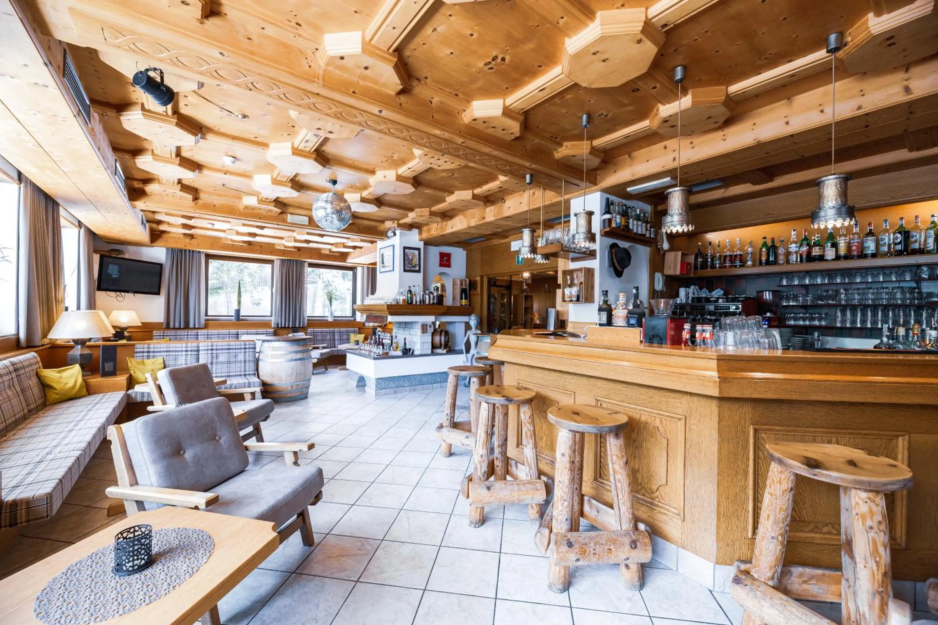 Lounge or bar in Berghotel Tyrol