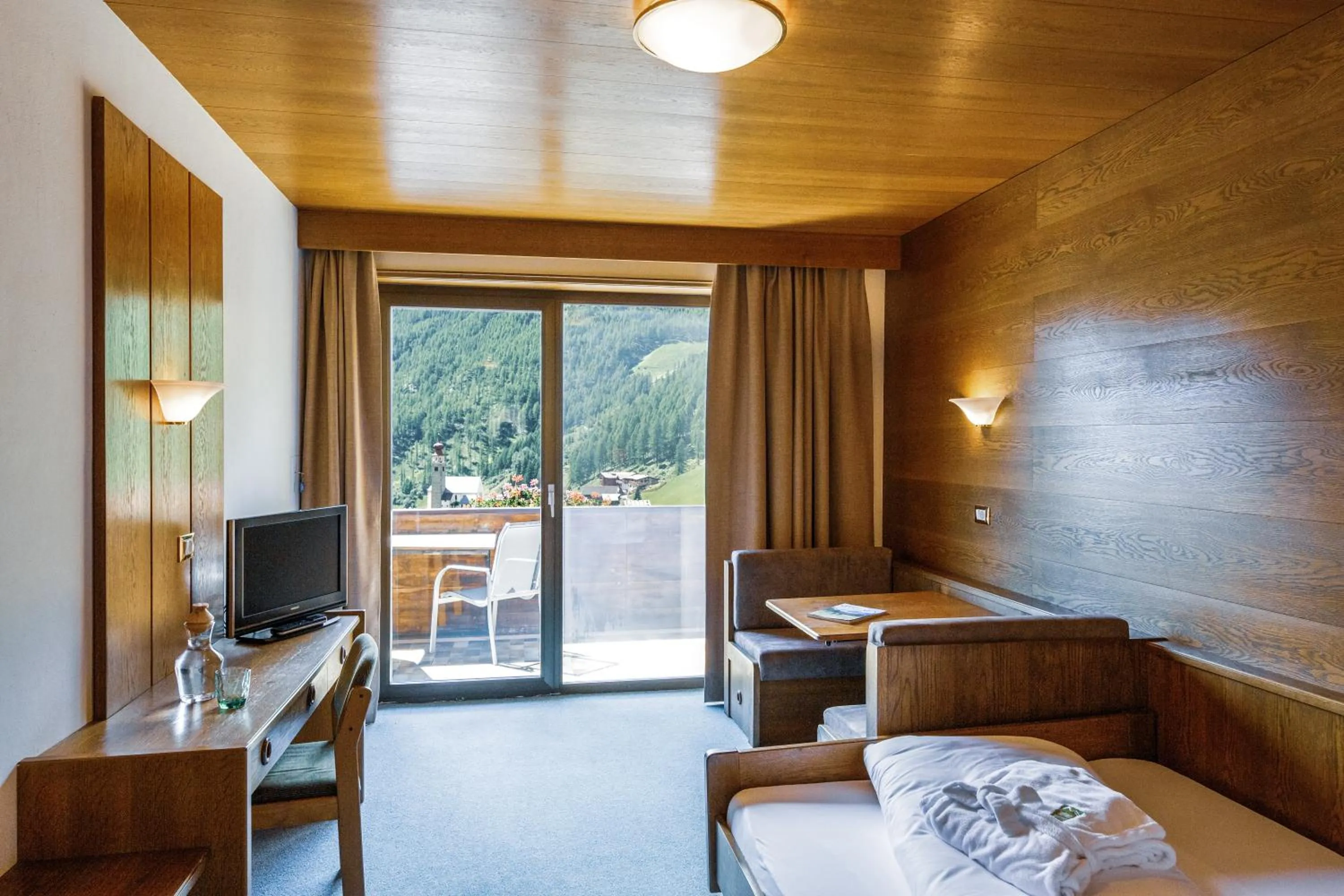 Photo of the whole room, Bed in Berghotel Tyrol