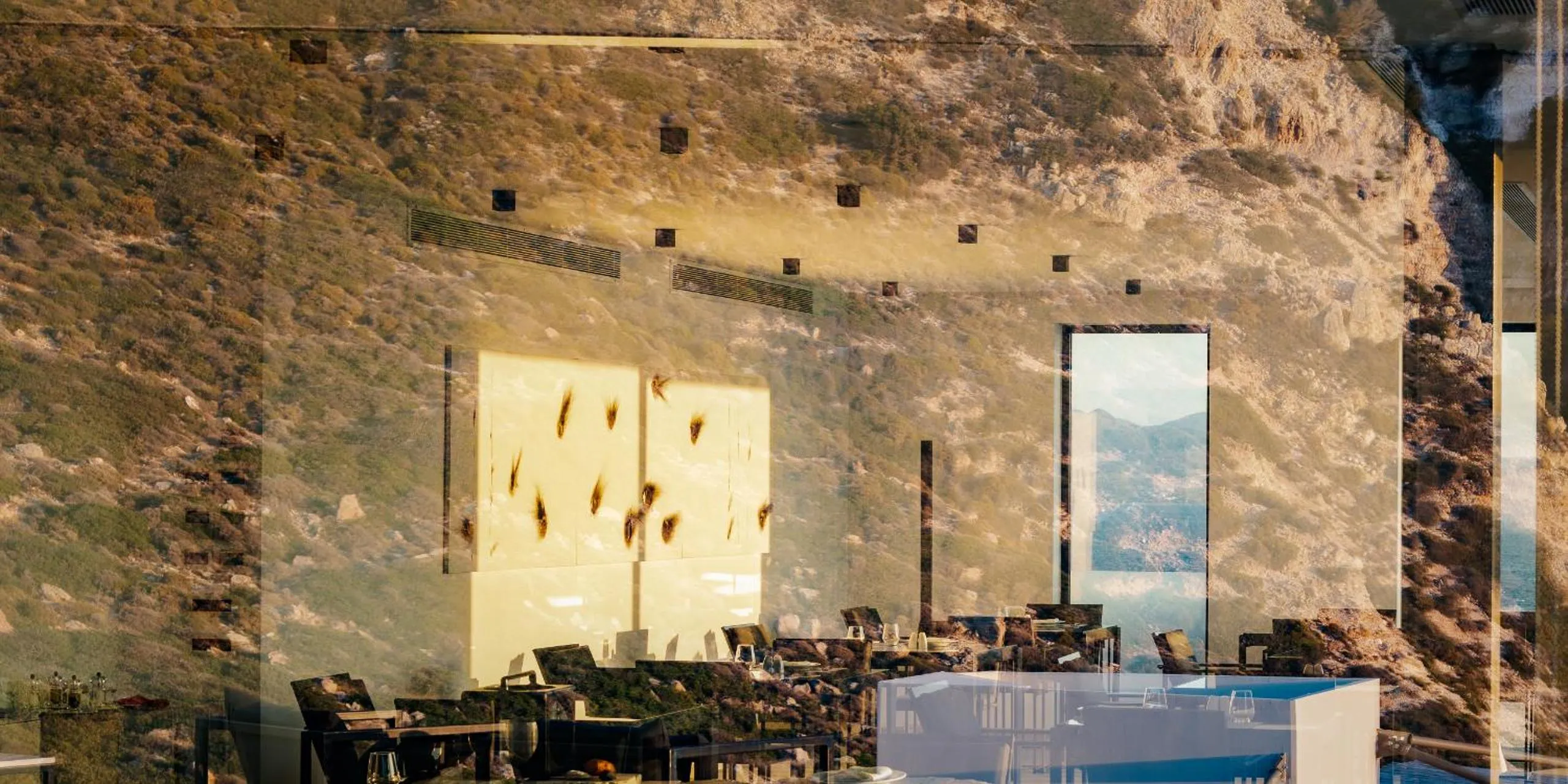 Restaurant/places to eat in Milos Cove