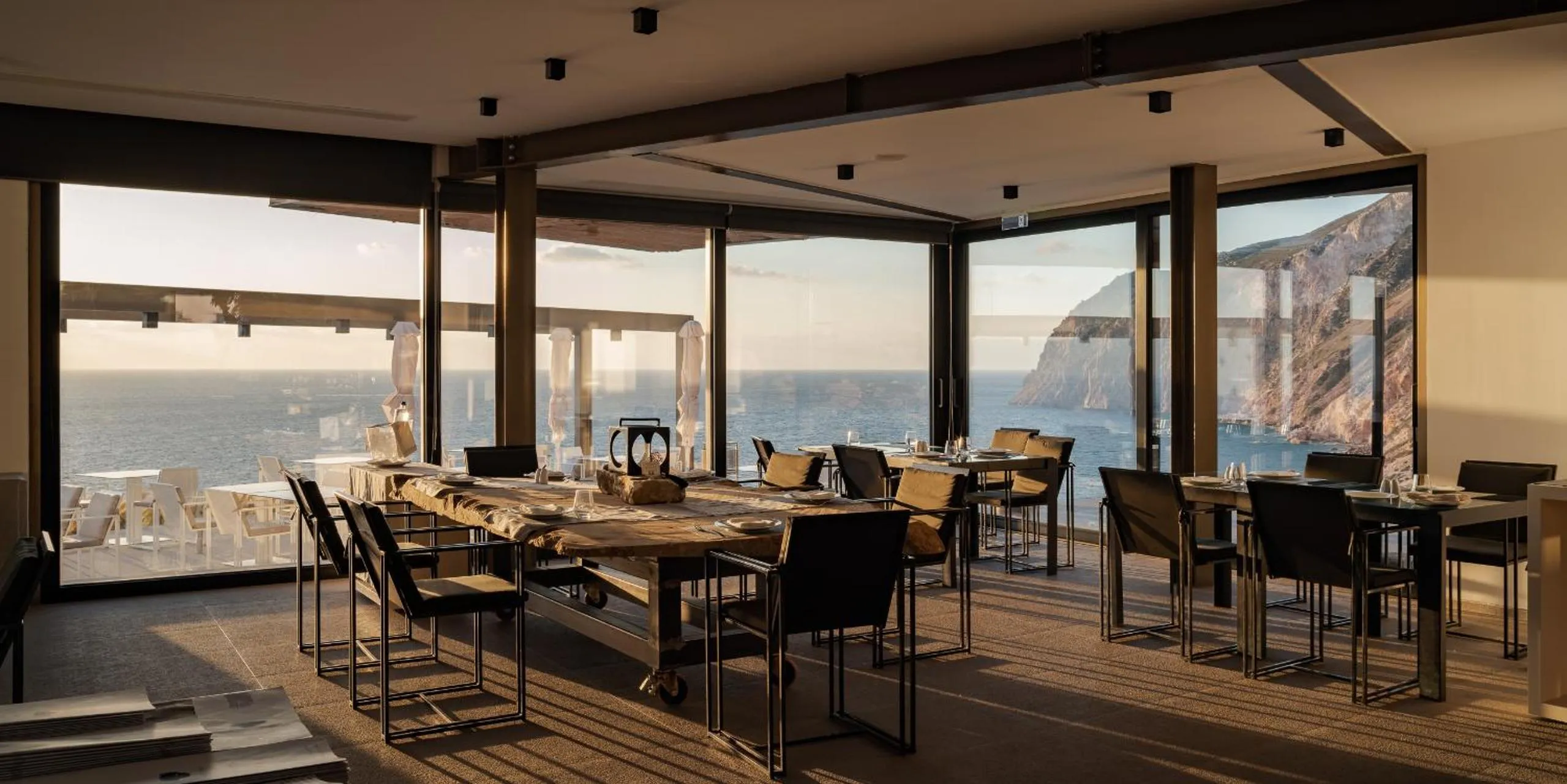 Restaurant/places to eat in Milos Cove