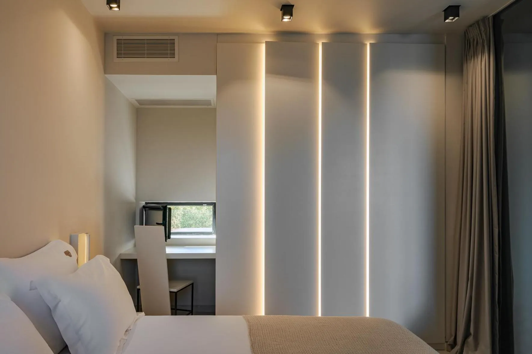 Bedroom, Bed in Milos Cove