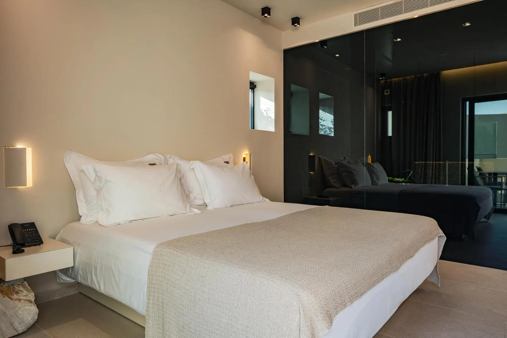 Photo of the whole room, Bed in Milos Cove