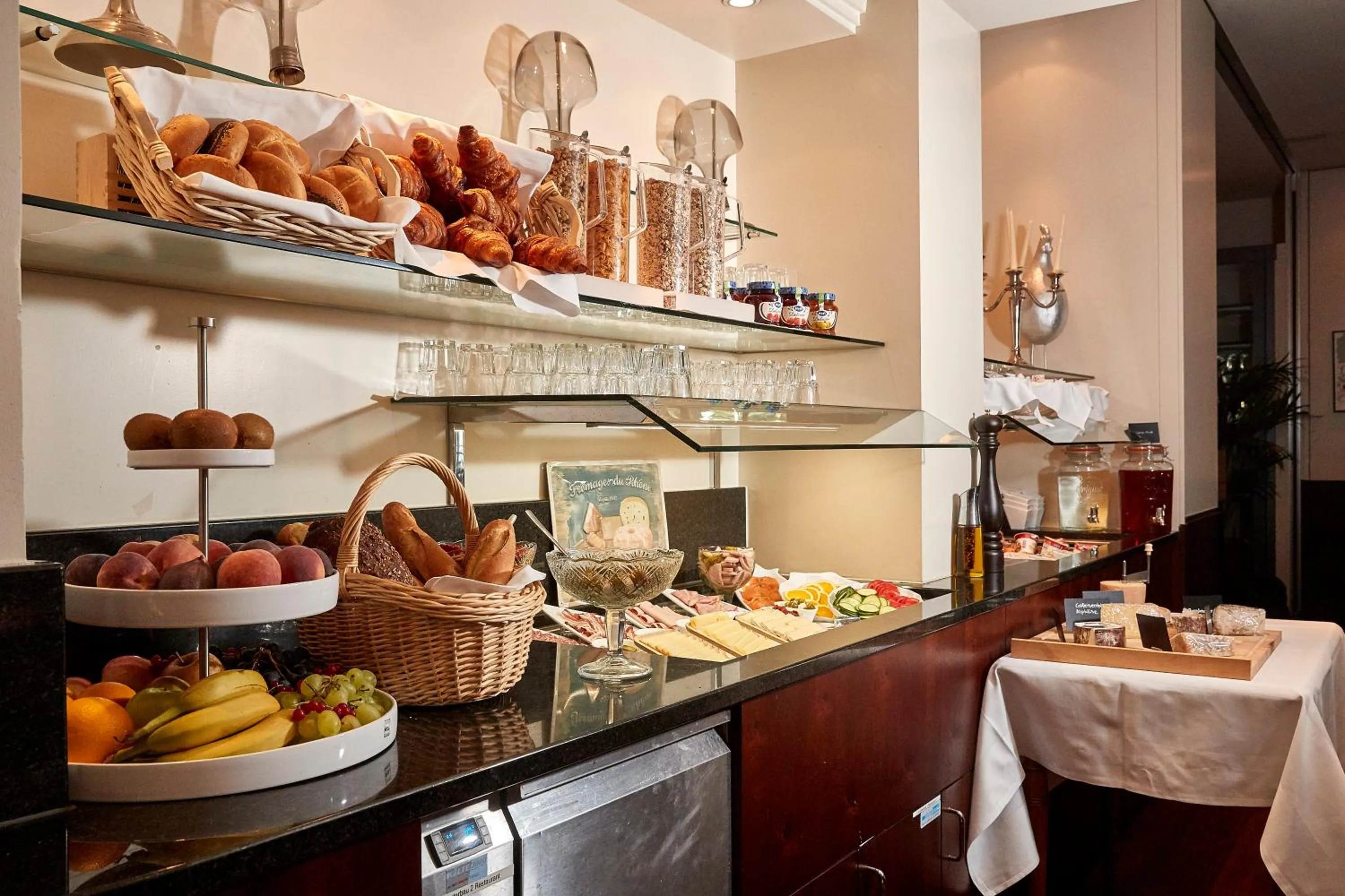 Breakfast in Parkhotel Schwert