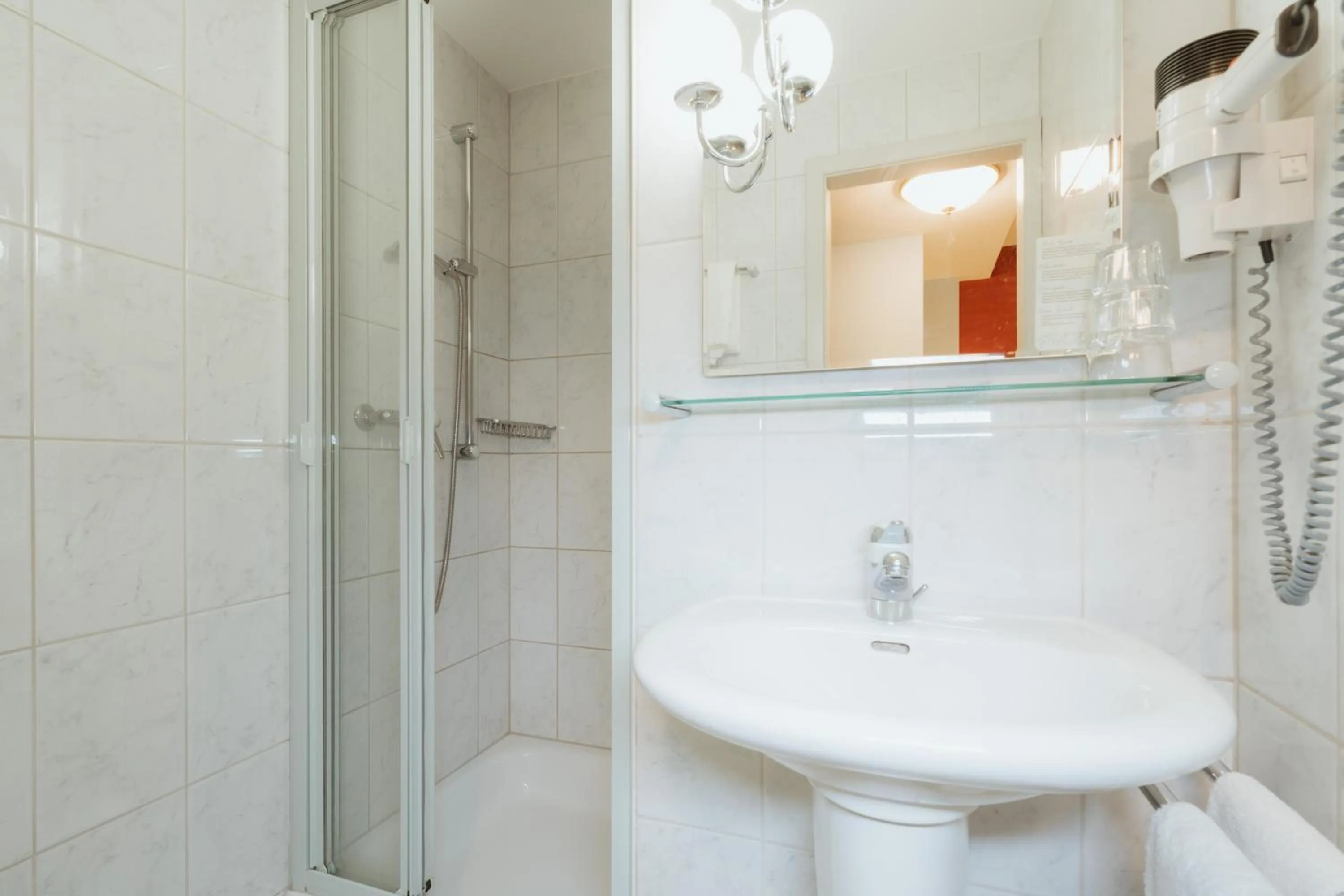 Shower in Parkhotel Schwert