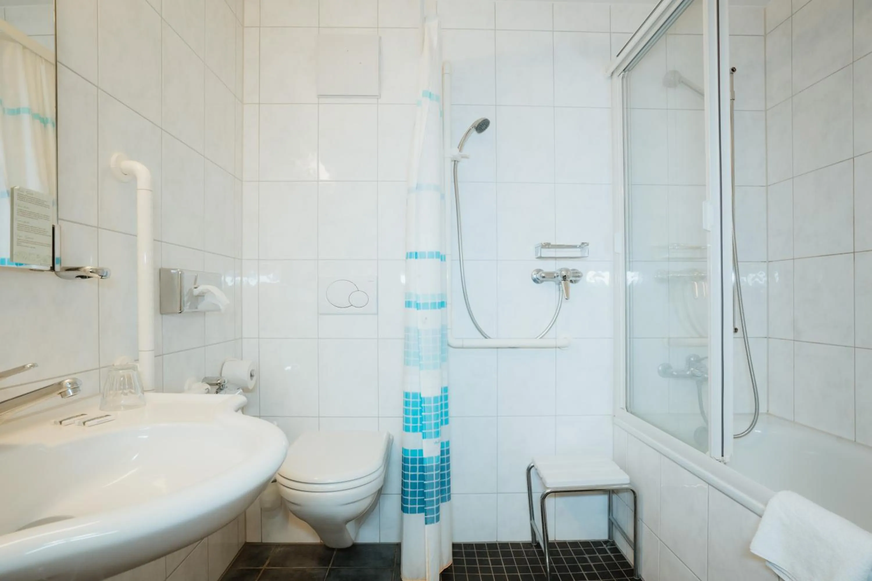 Shower in Parkhotel Schwert