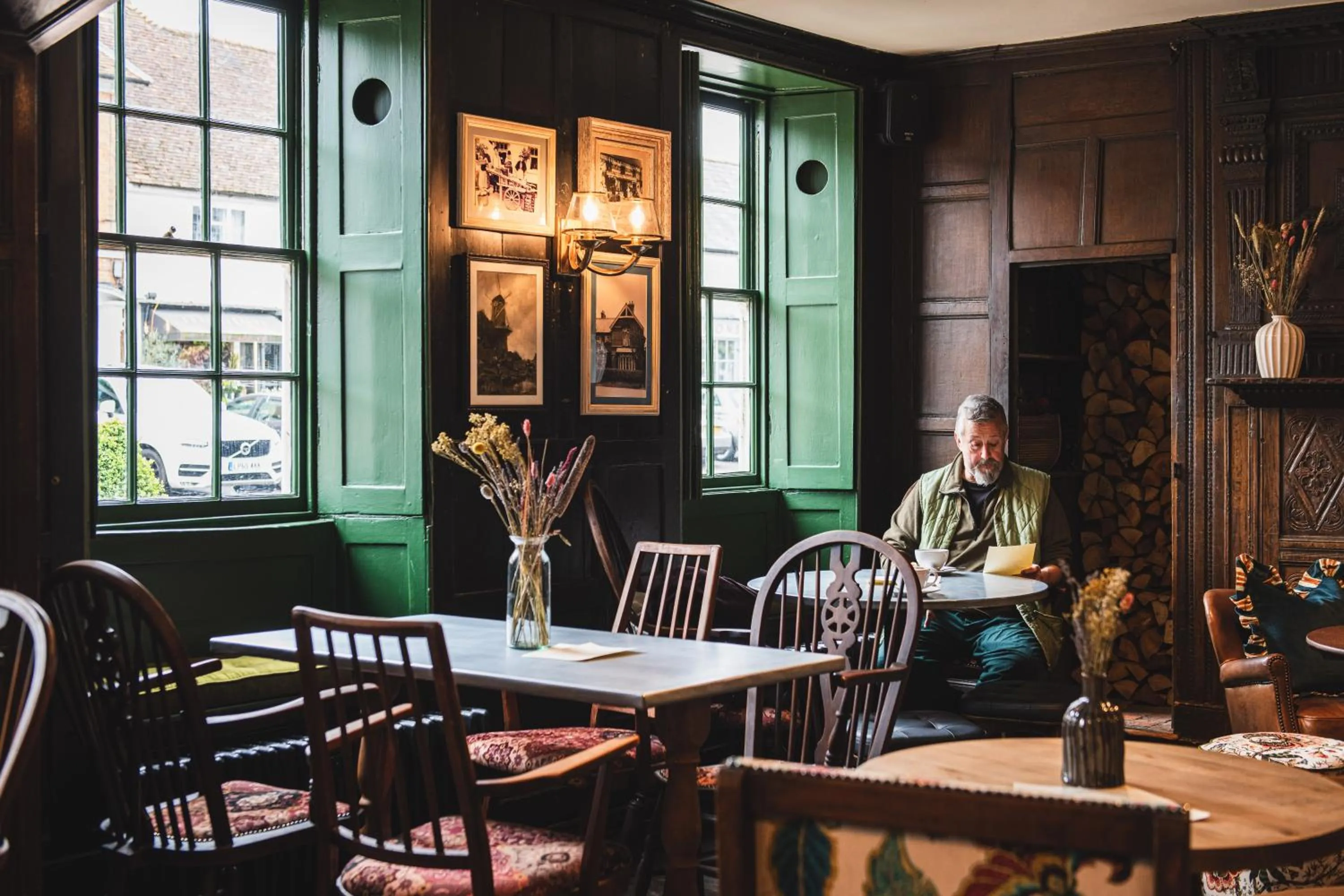 Restaurant/places to eat in Bel and The Dragon-Odiham