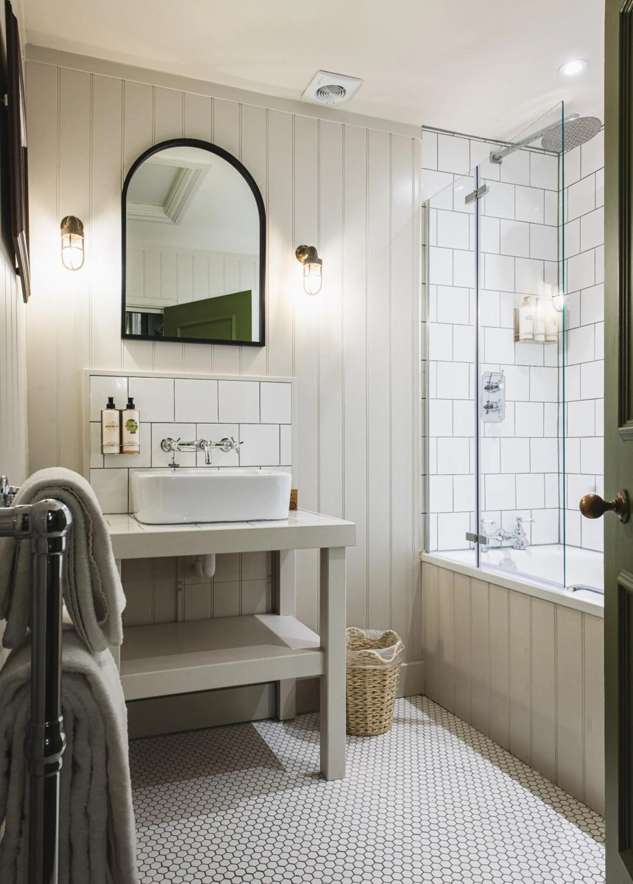 Bathroom in Bel and The Dragon-Odiham