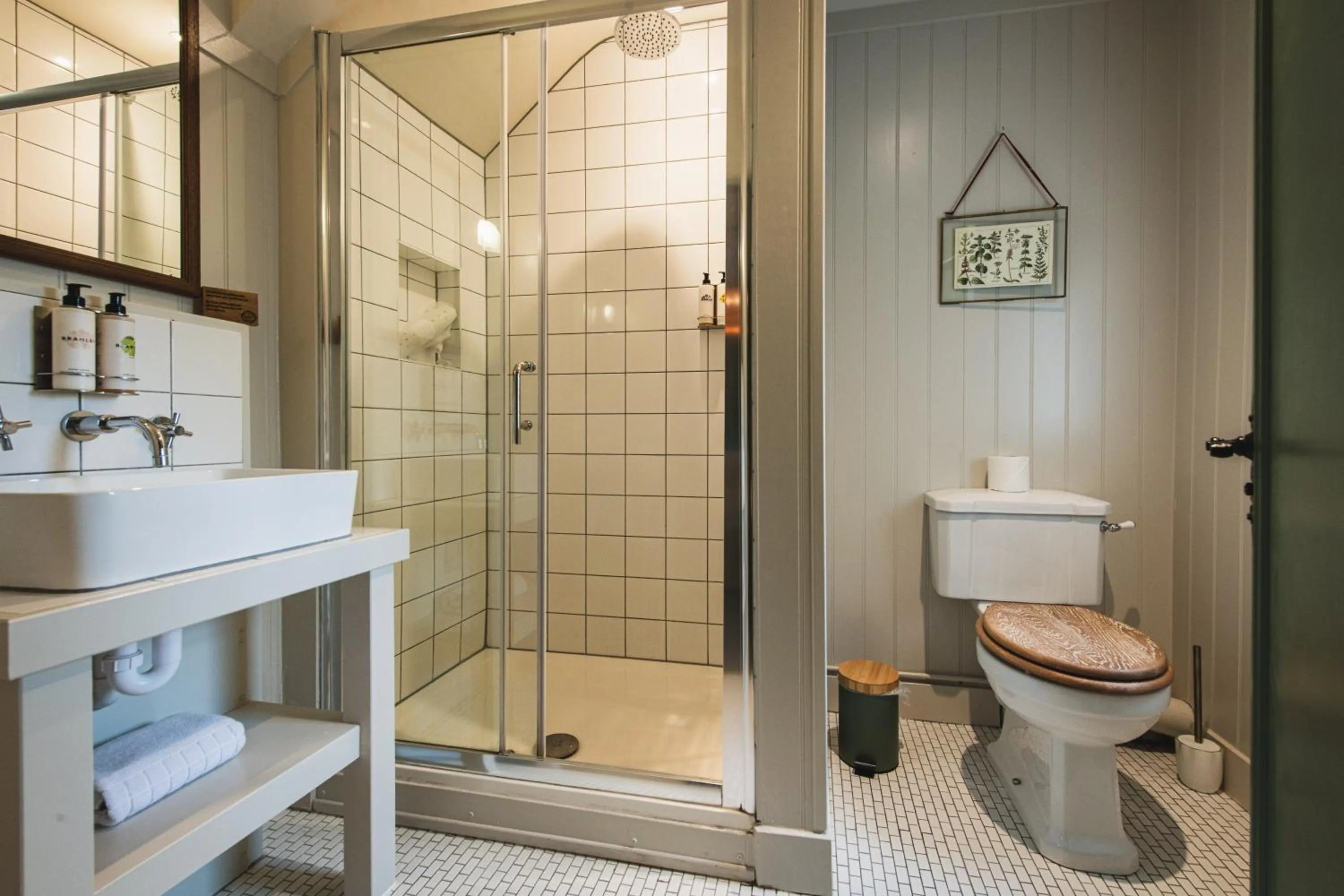 Bathroom in Bel and The Dragon-Odiham