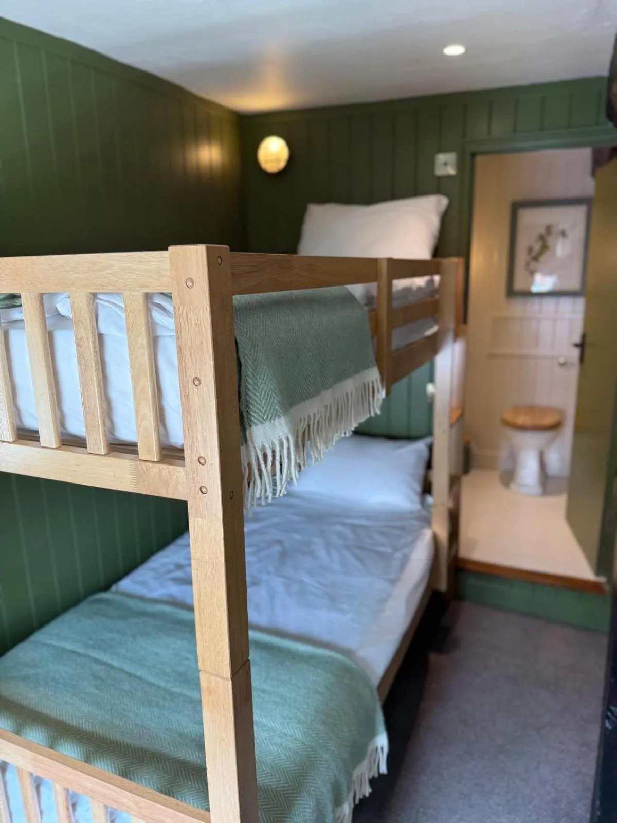 Bed in Bel and The Dragon-Odiham