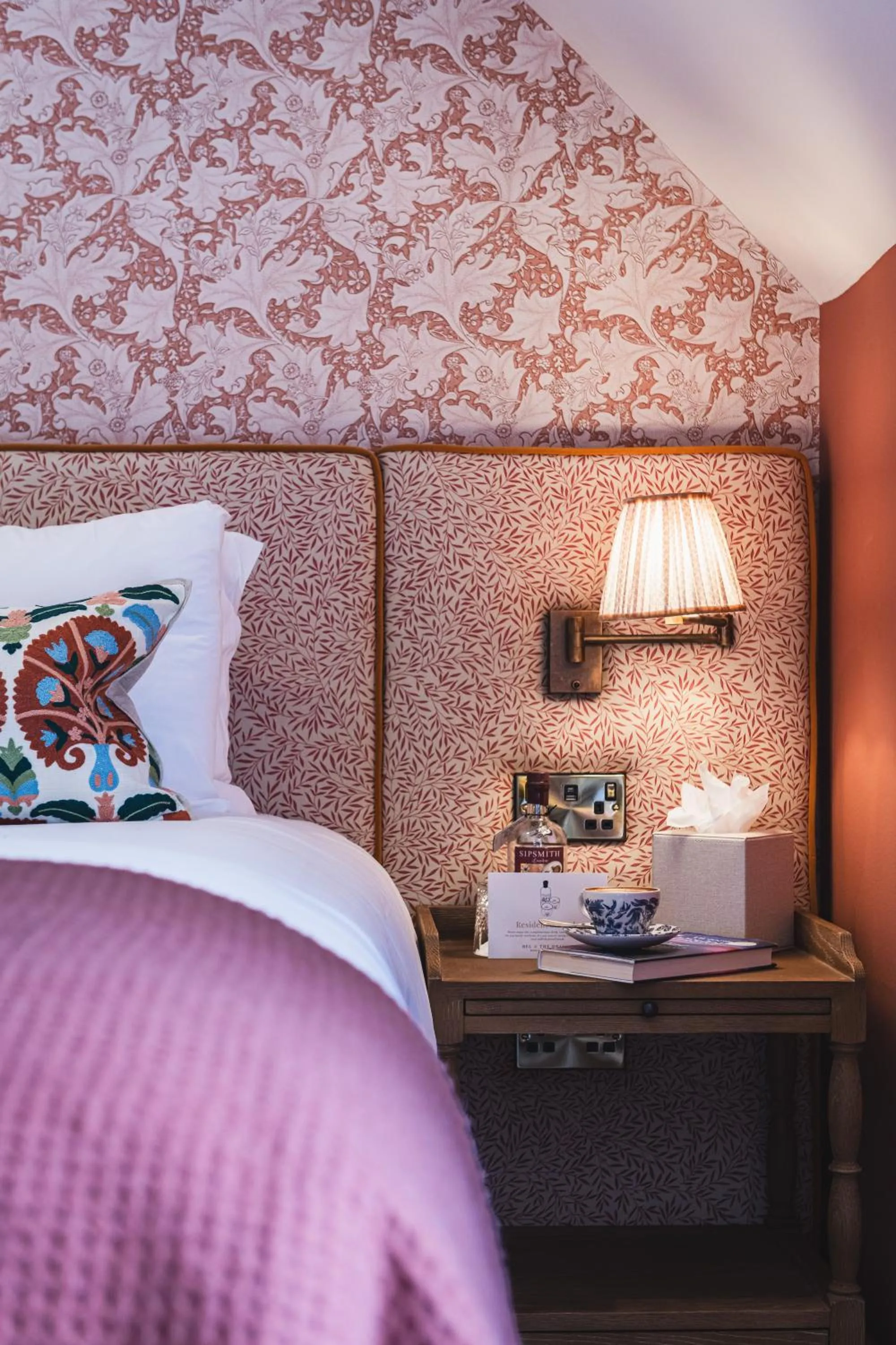 Bed in Bel and The Dragon-Odiham