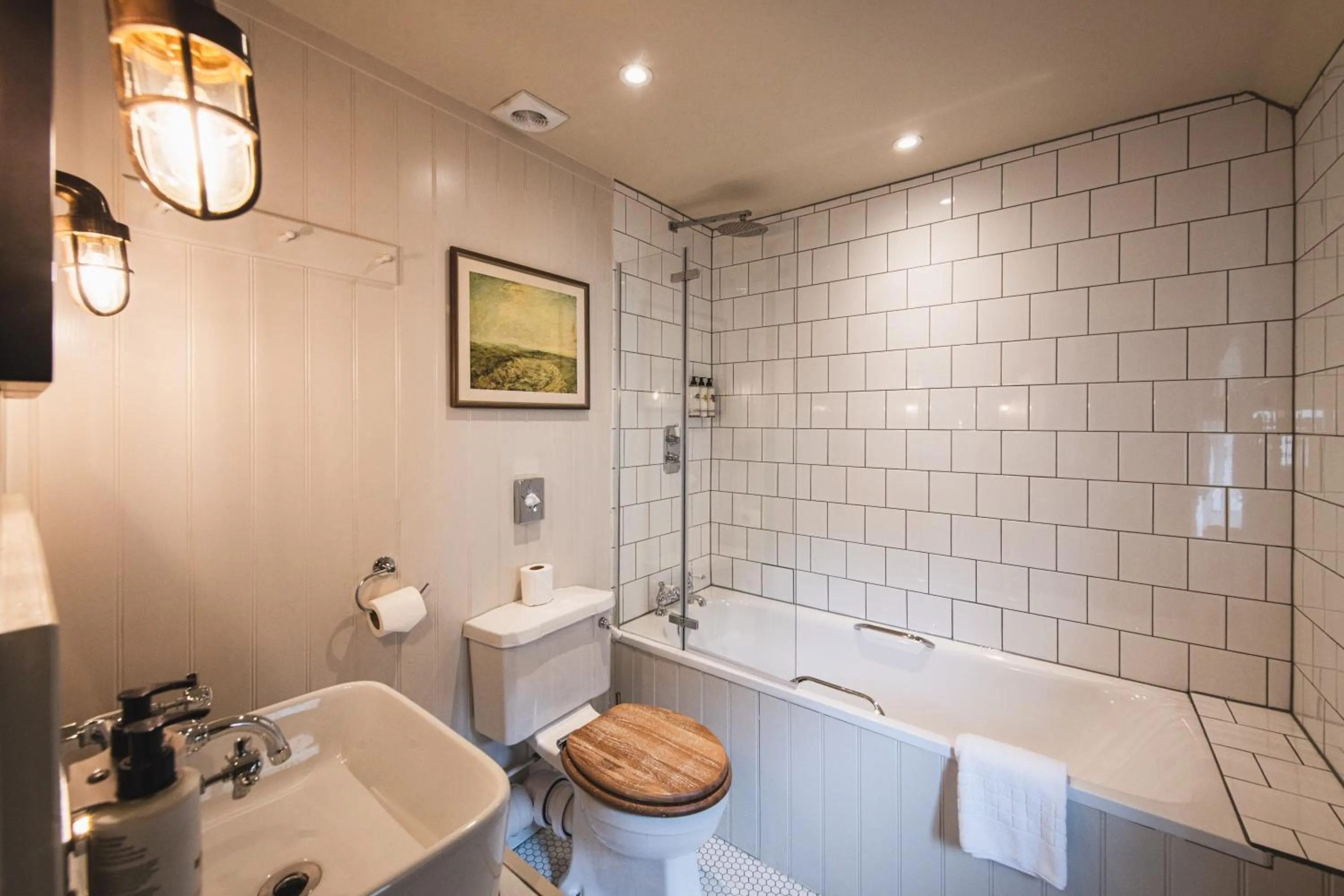 Bathroom in Bel and The Dragon-Odiham