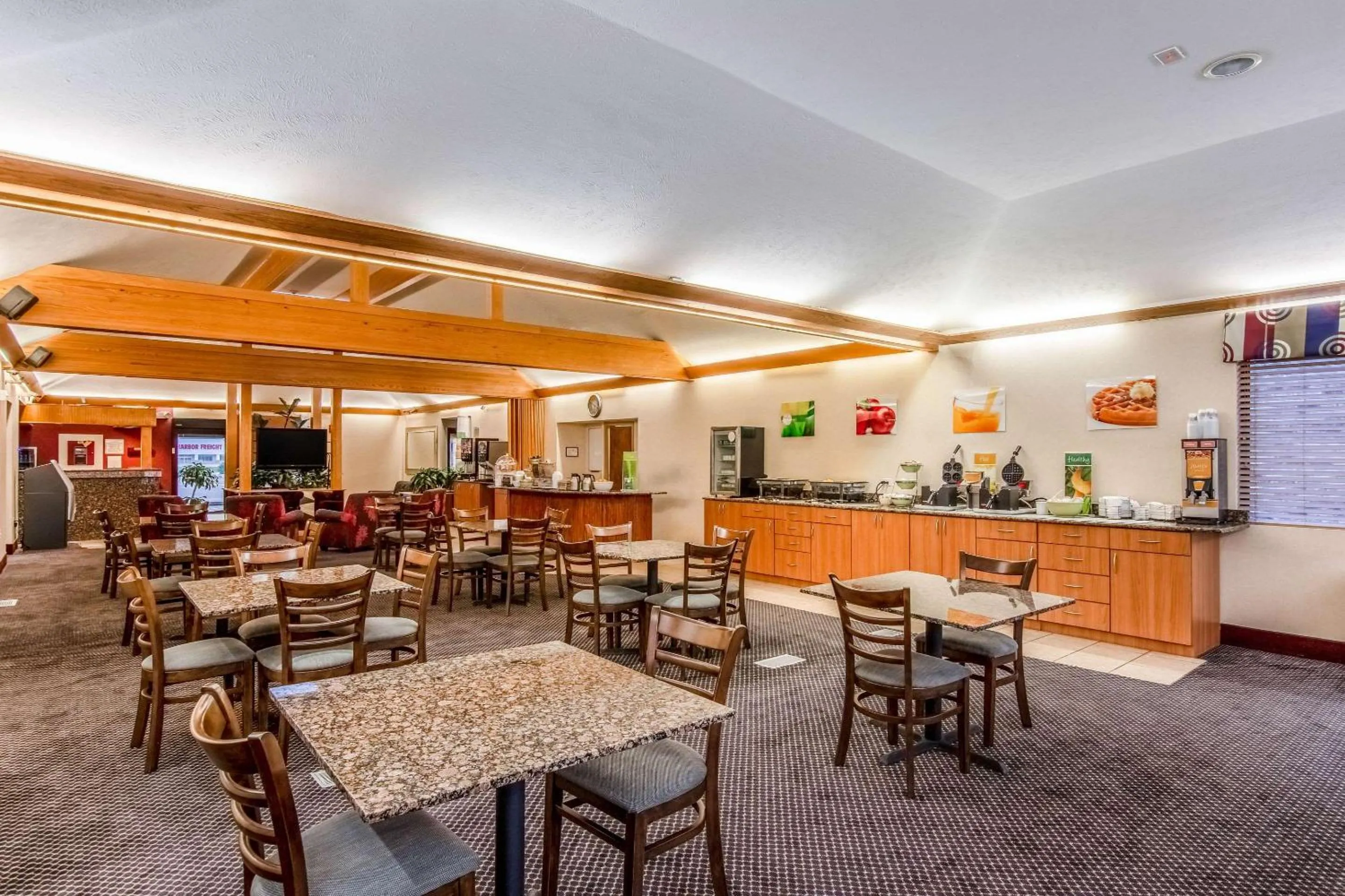 Restaurant/places to eat in Quality Inn & Suites