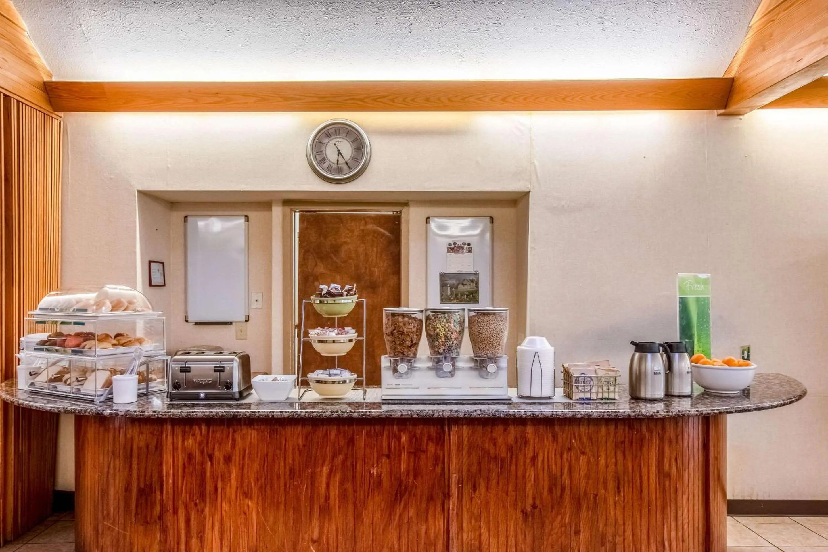 Restaurant/places to eat in Quality Inn & Suites