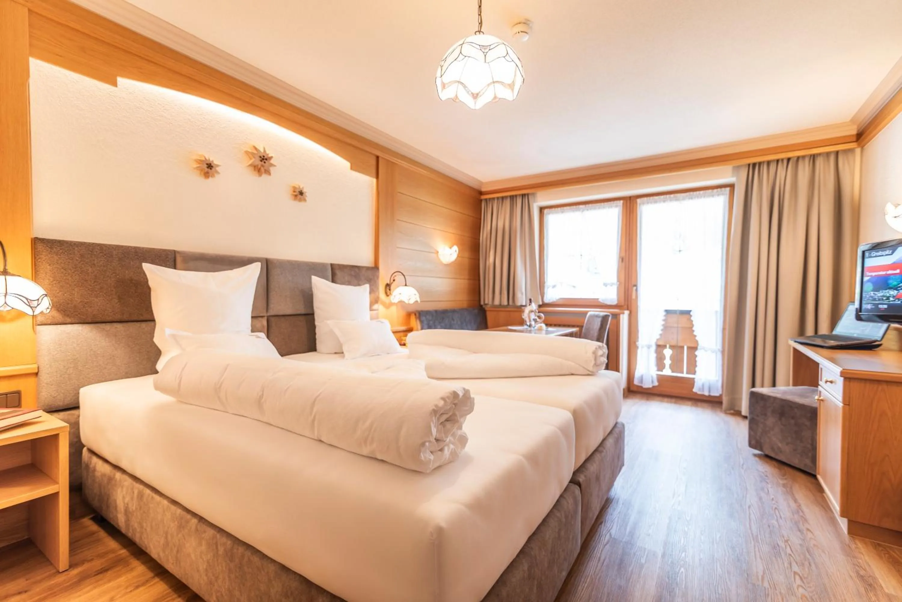 Photo of the whole room, Bed in Hotel Garni Apart TINA