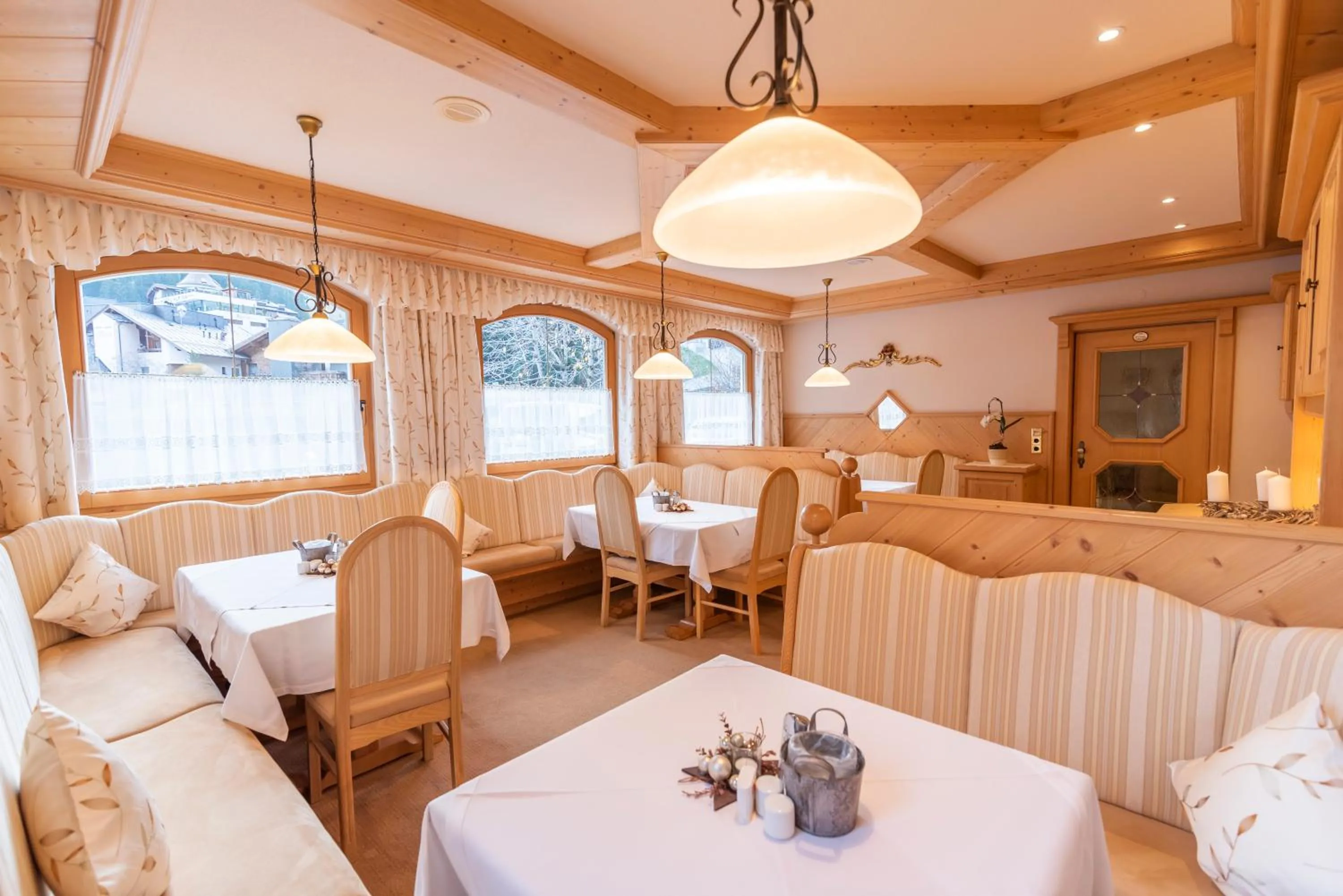 Buffet breakfast in Hotel Garni Apart TINA