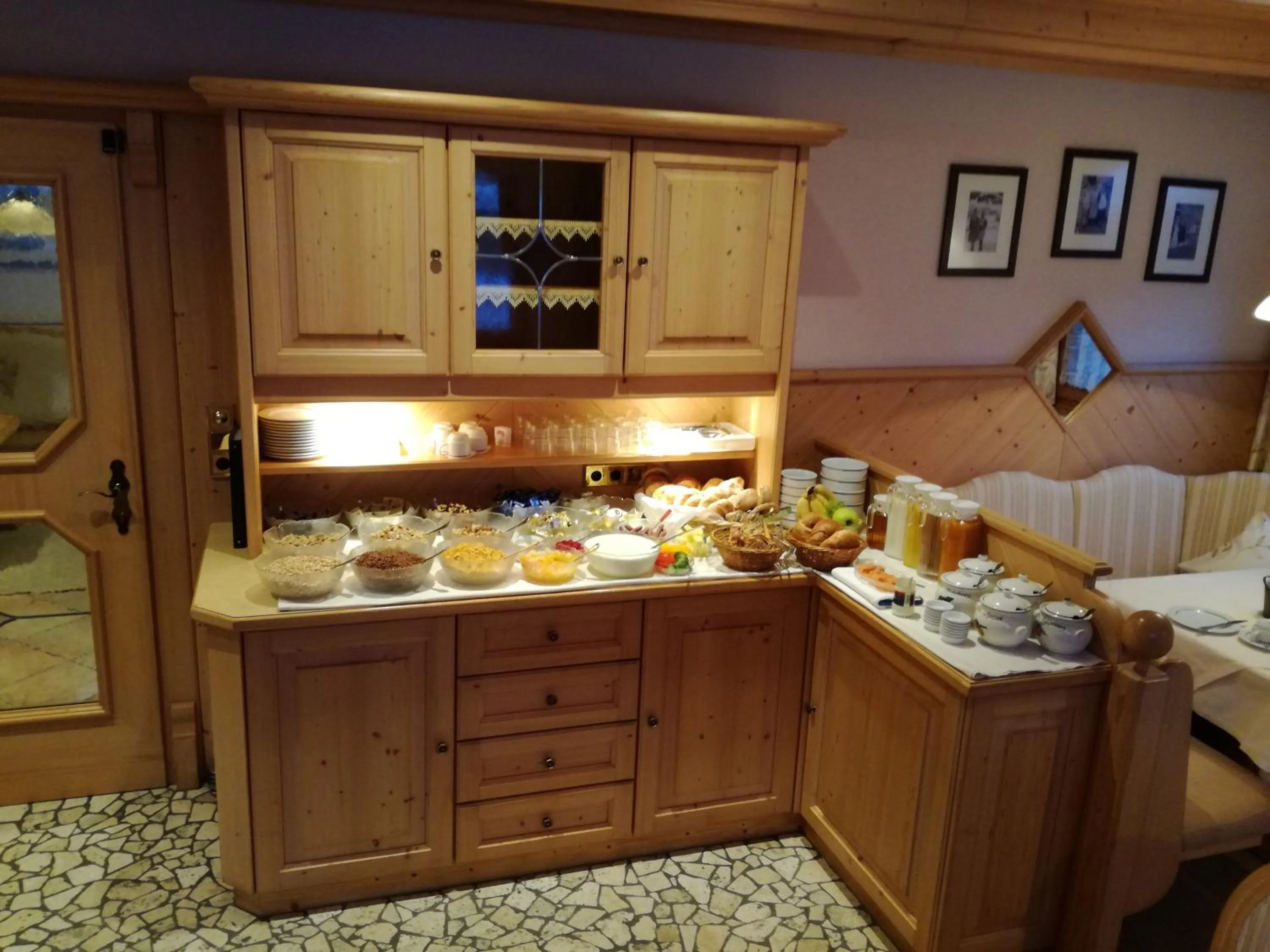 Buffet breakfast in Hotel Garni Apart TINA