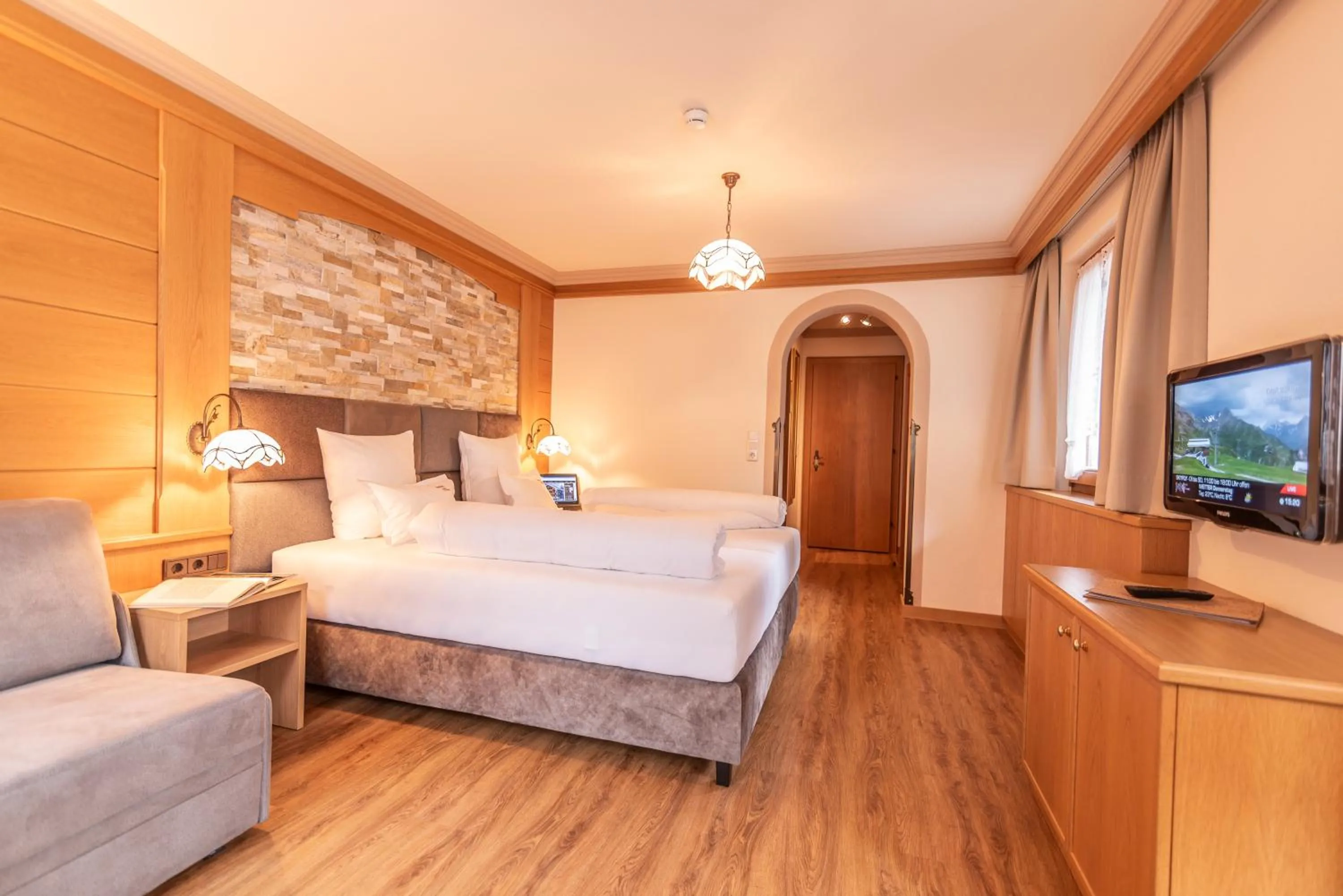 Photo of the whole room, Bed in Hotel Garni Apart TINA