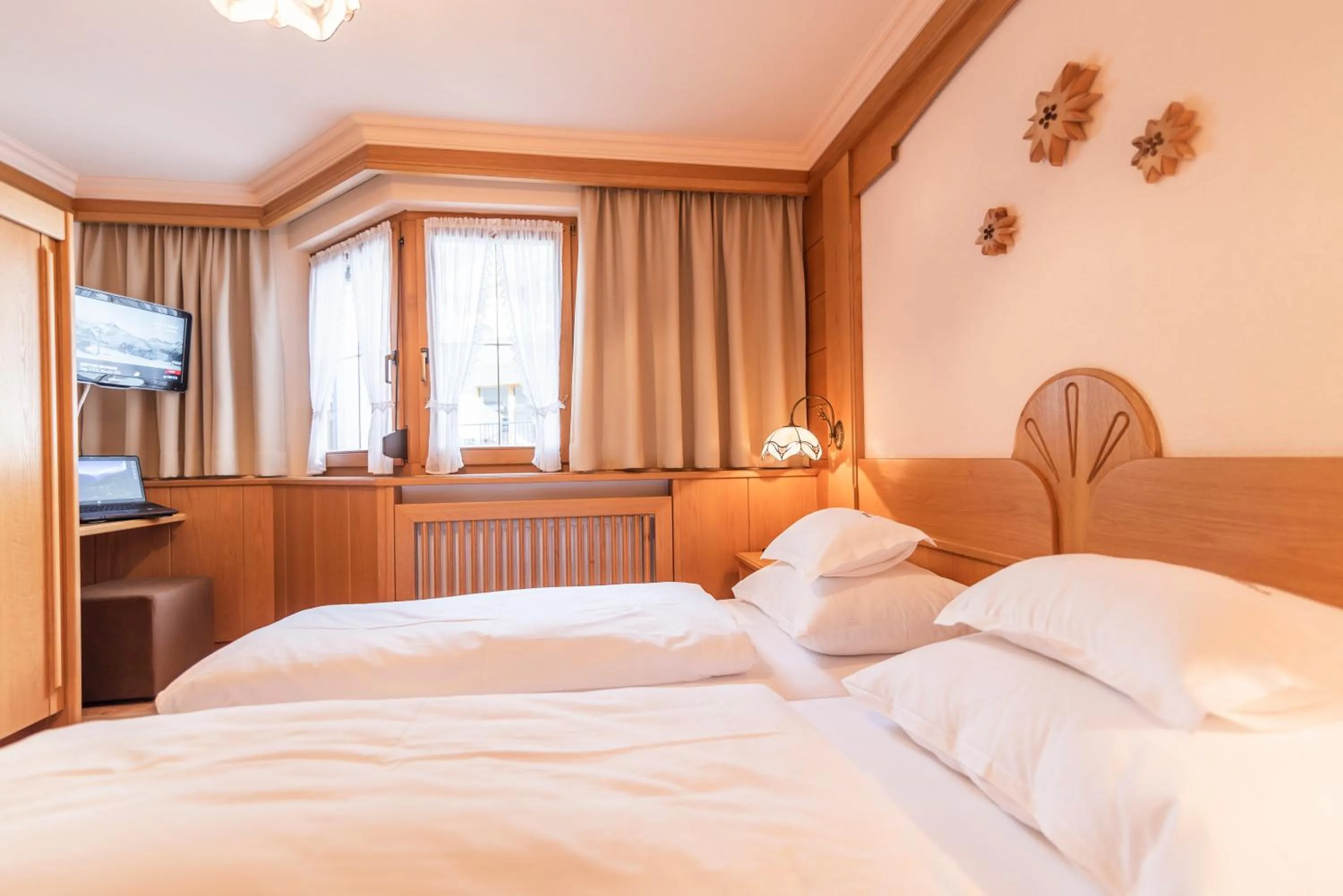 Photo of the whole room, Bed in Hotel Garni Apart TINA