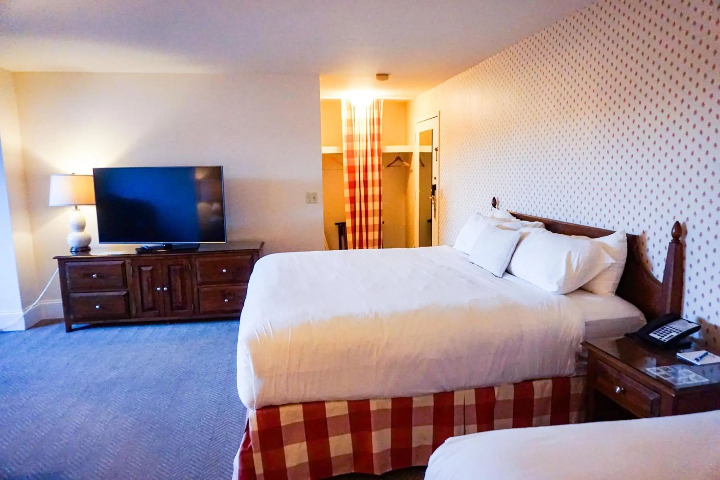 Superior King Room in Mill Falls Resort Collection at the Lake Superior King Room in Mill Falls Resort Collection at the Lake