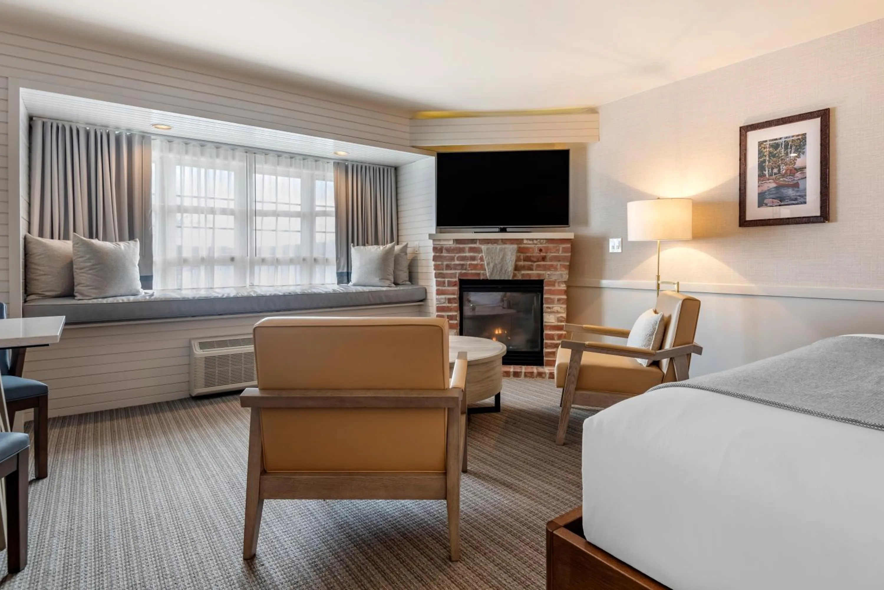 Seating area, Bed in Mill Falls Resort Collection at the Lake