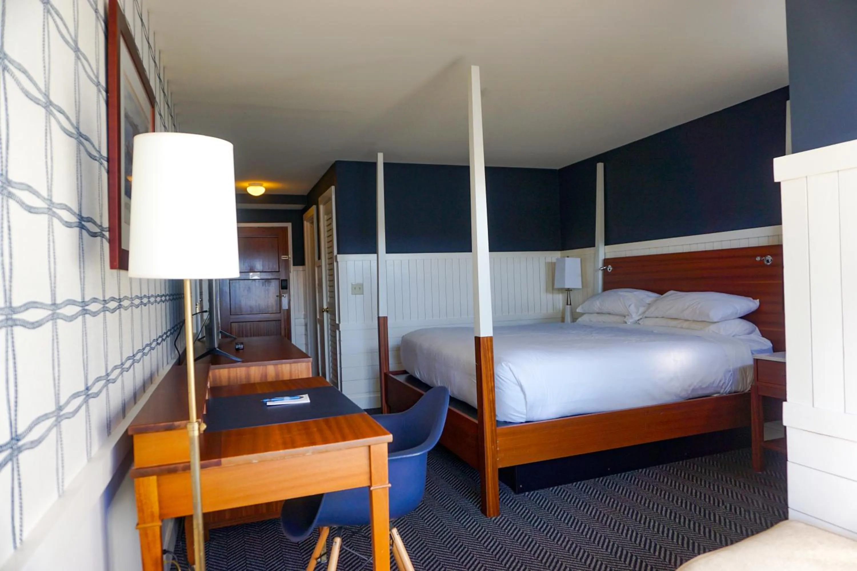 Bed in Mill Falls Resort Collection at the Lake