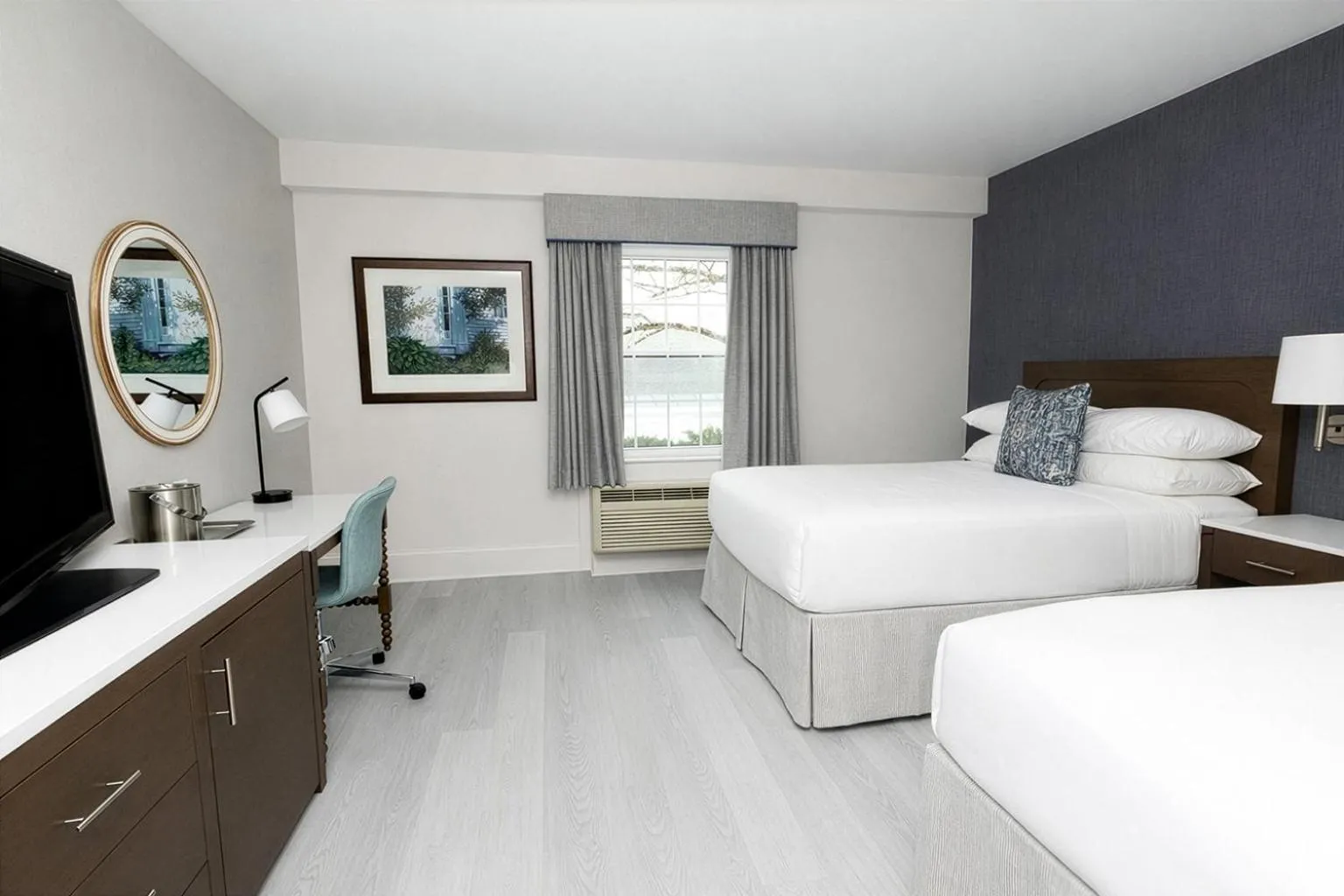 Bed in Mill Falls Resort Collection at the Lake