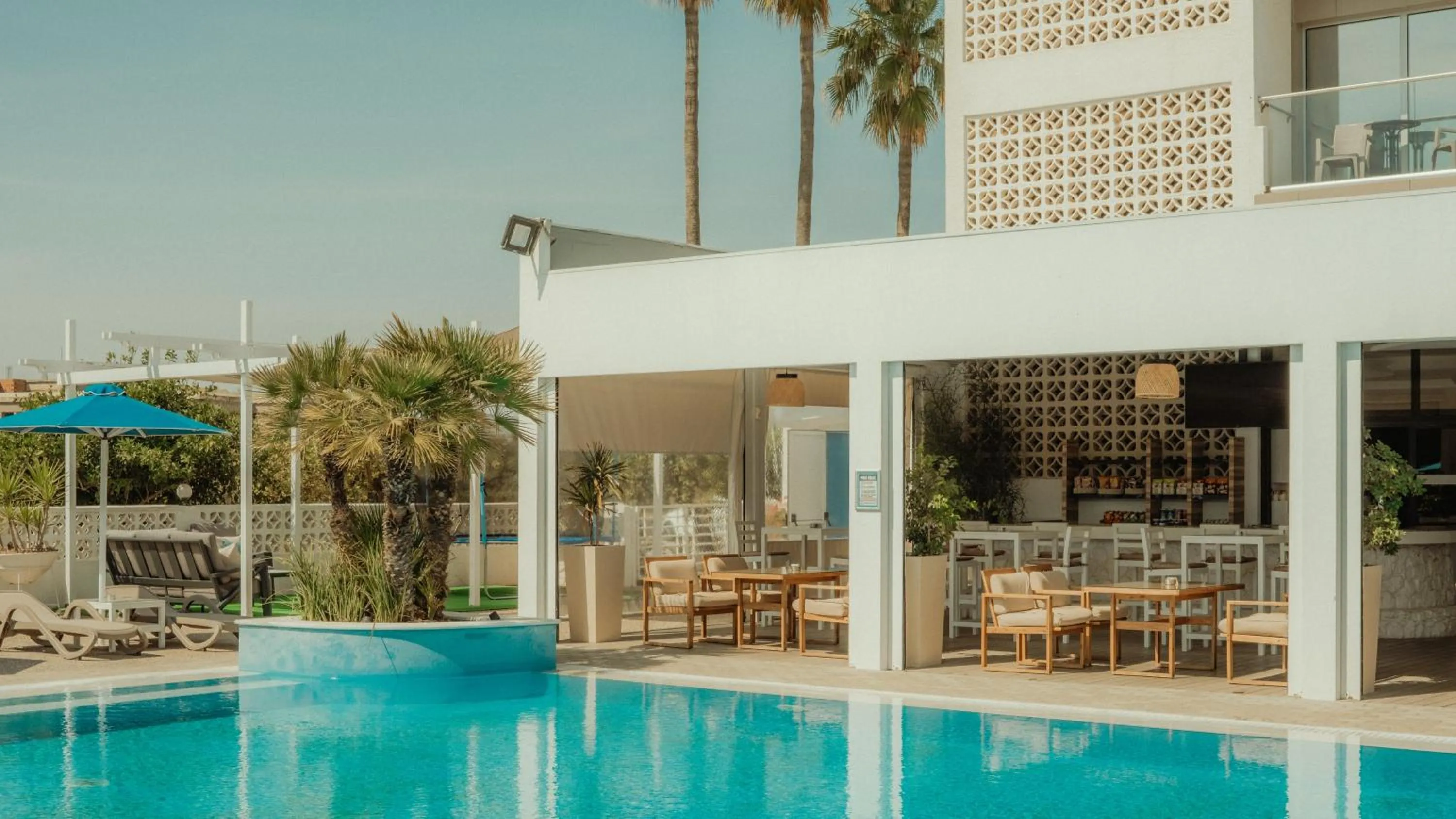 Swimming pool in Sveltos Hotel