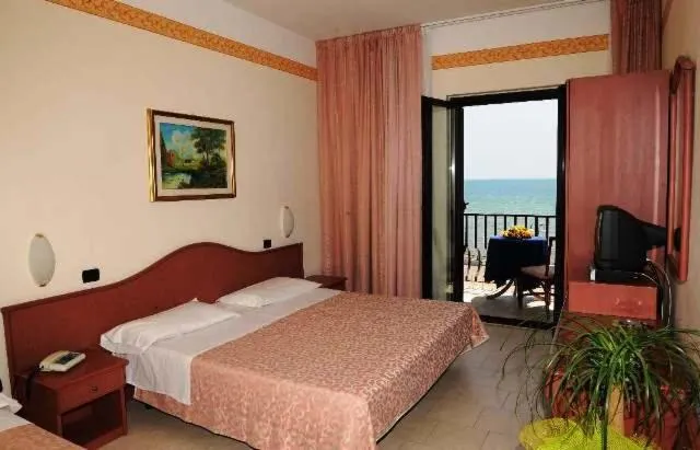 Balcony/Terrace, Bed in Hotel Panorama Del Golfo